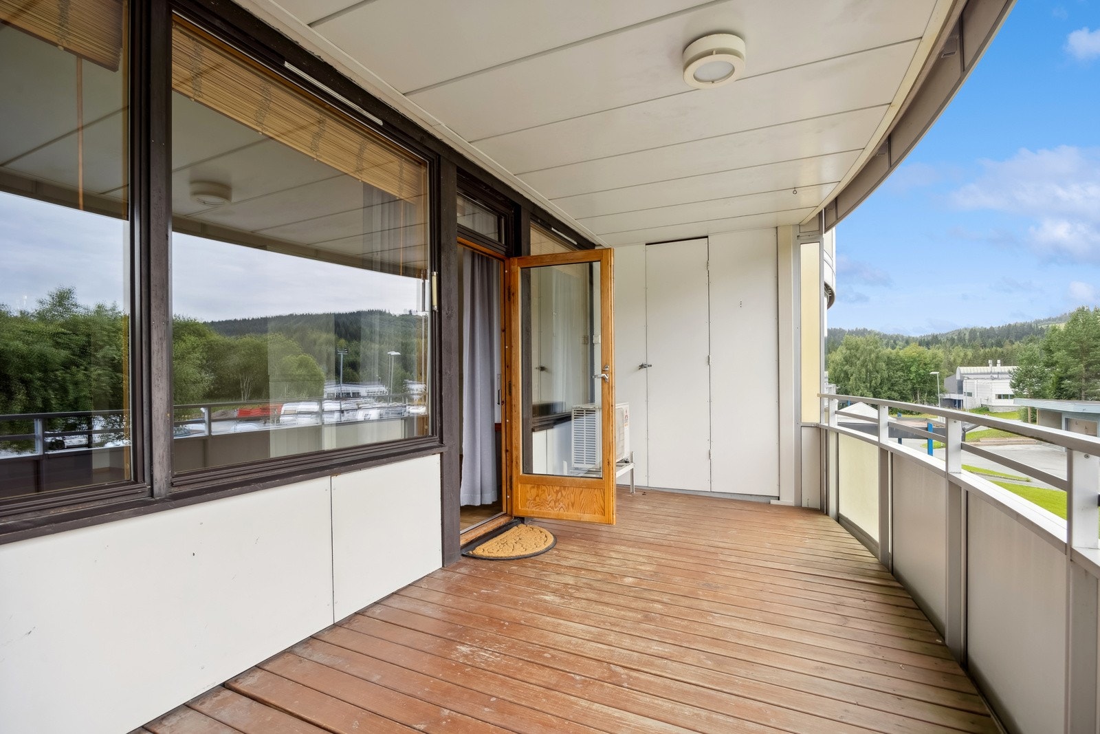 På balkongen har man også en praktisk bod for oppbevaring. Galleribilde