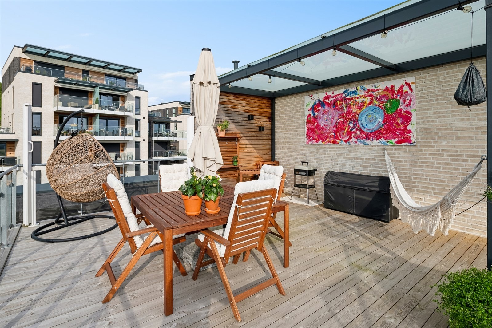 Deler av terrassen er overbygd Galleribilde