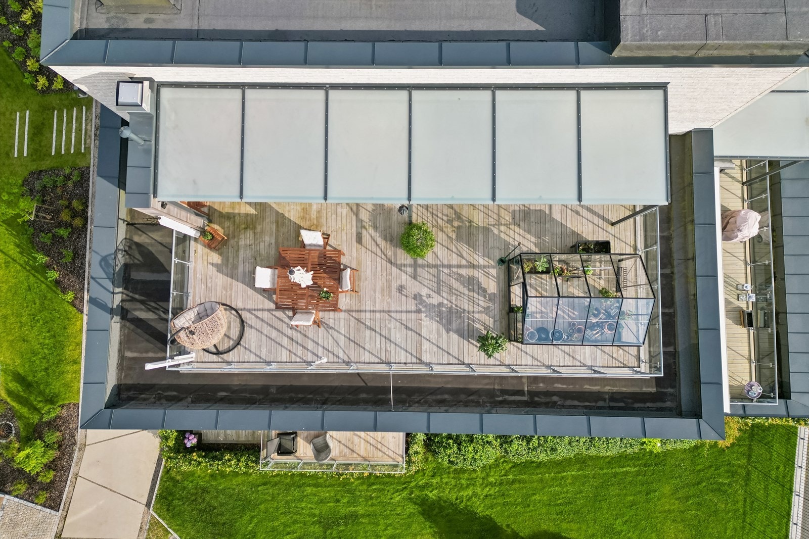 Terrassens størrelse gir mulighet for flere ulike soner og bruksområder Galleribilde