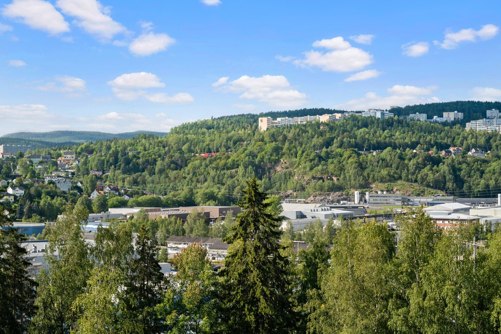 Boligen ligger i et meget attraktivt og familievennlig område, en populær beliggenhet Galleribilde
