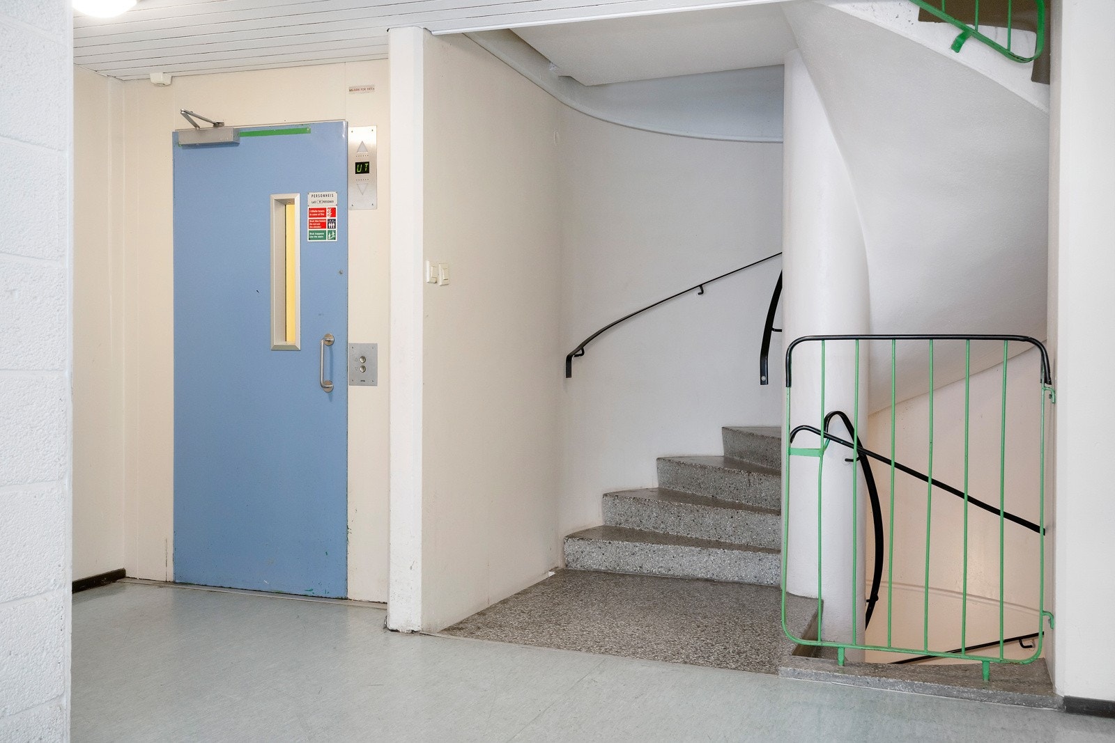 Det er mulig å ta heisen opp til leiligheten som ligger i 6.etasje Galleribilde