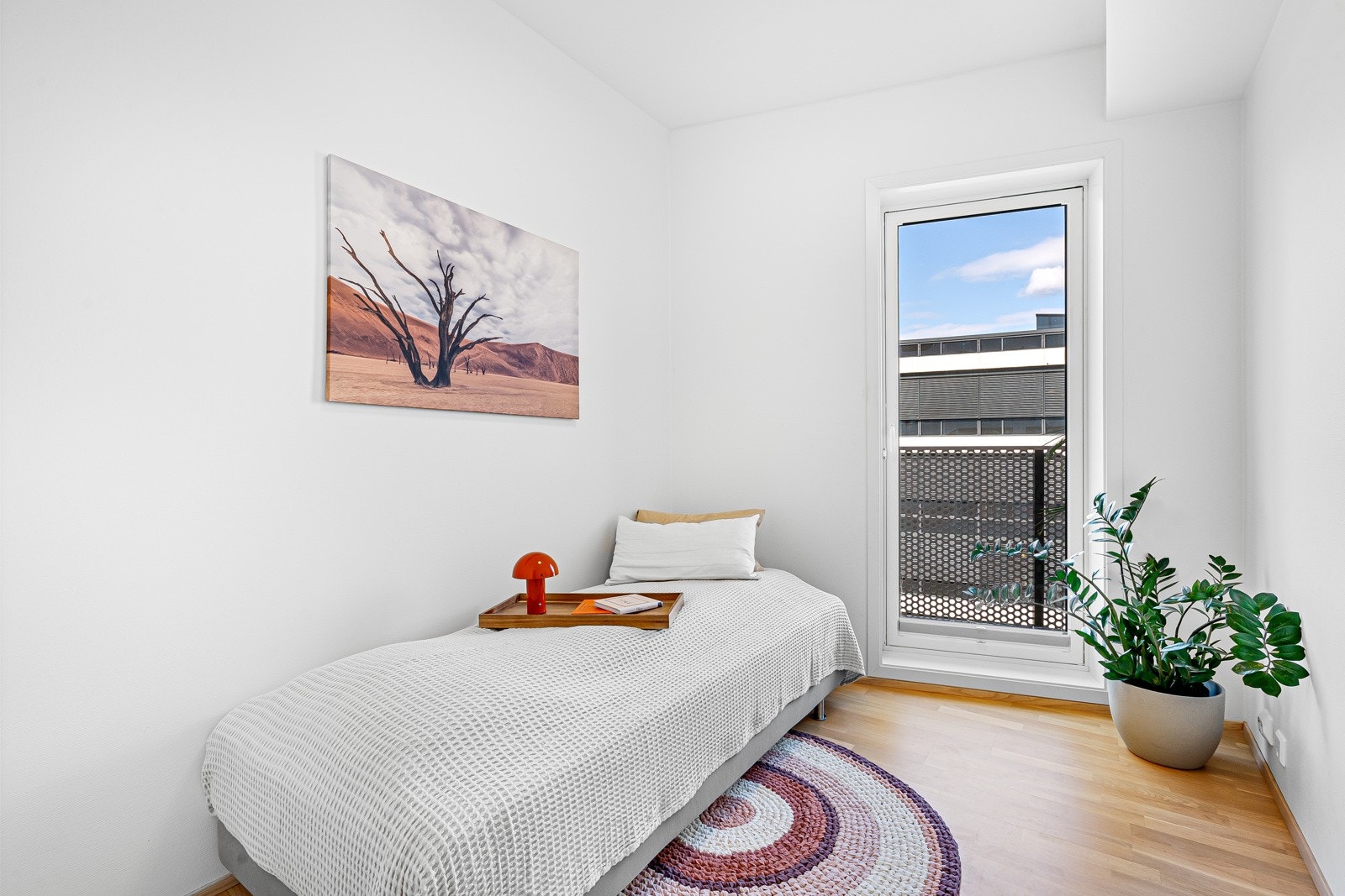 Soverom 2 av god størrelse, passer perfekt som gjesterom eller kontor. Galleribilde