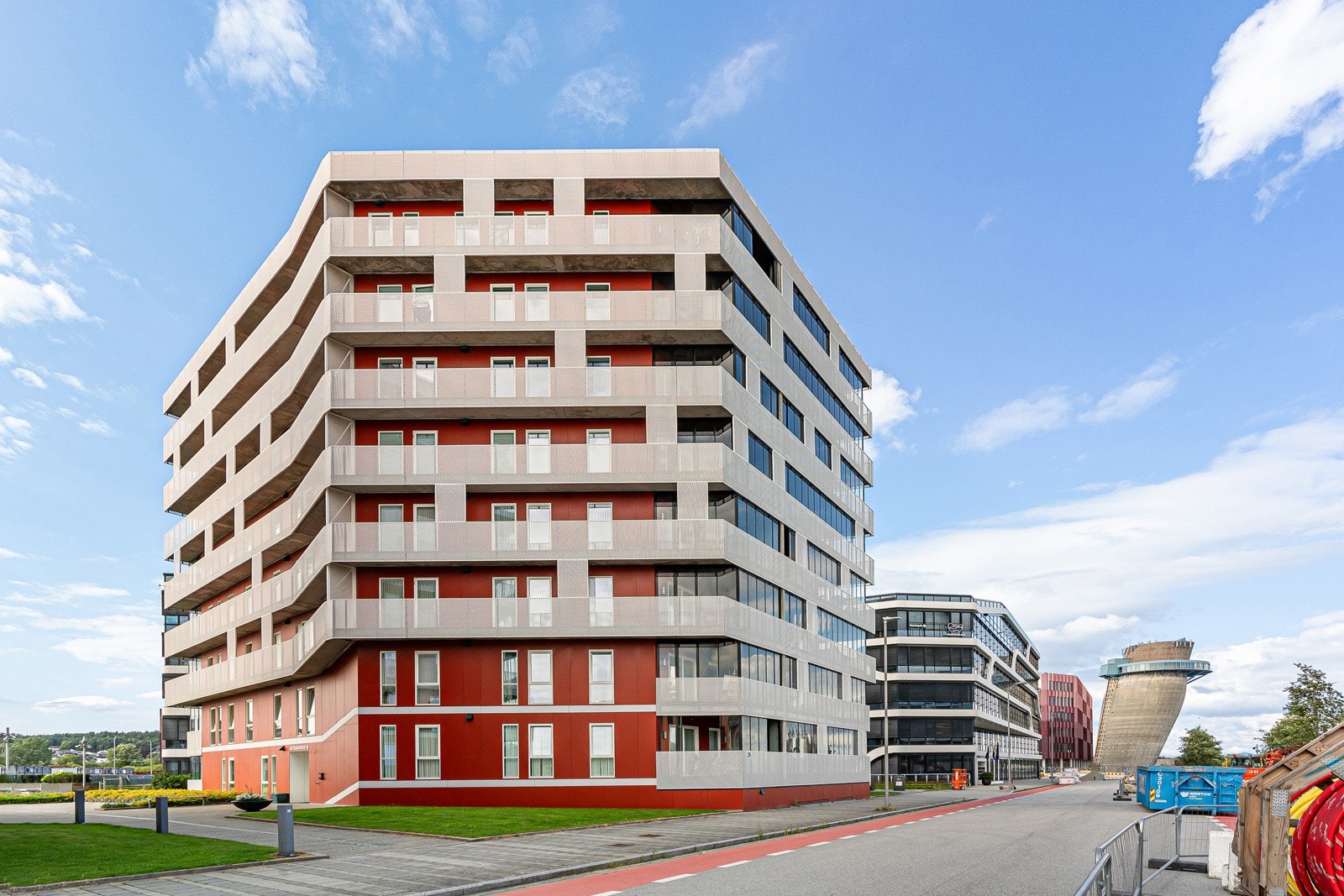 Området er under utvikling og ligger fint til både med hensyn til rolige turområder og sjøen samt shopping og andre fasiliteter. Galleribilde