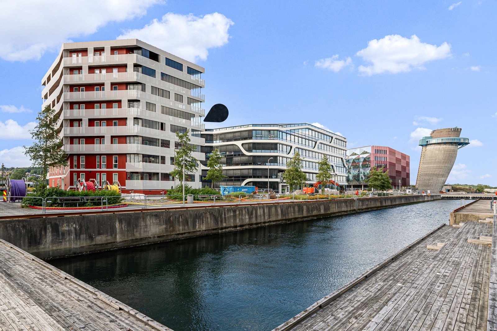 Leiligheten har en nydelig beliggenhet i en av Stavangers mest attraktive bydeler med nyere bebyggelse og grønne fellesområder. Galleribilde