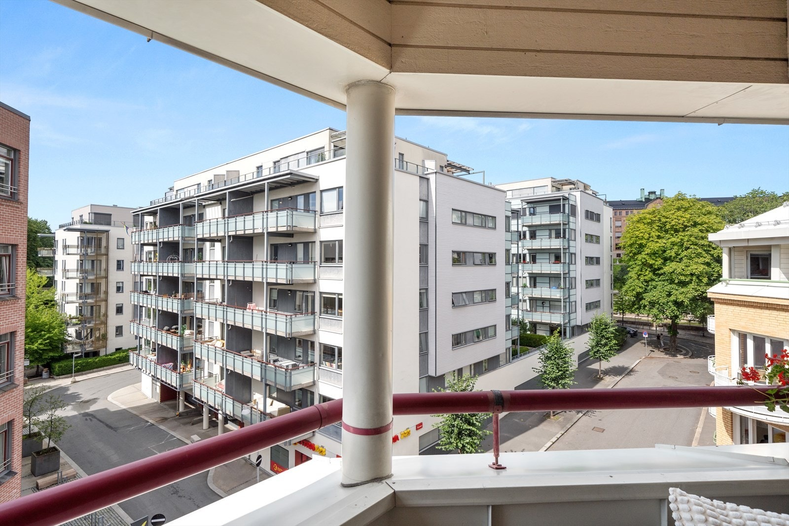 Utsikt fra terrassen. Pulserende og koselig ved Pilestredet Park Galleribilde
