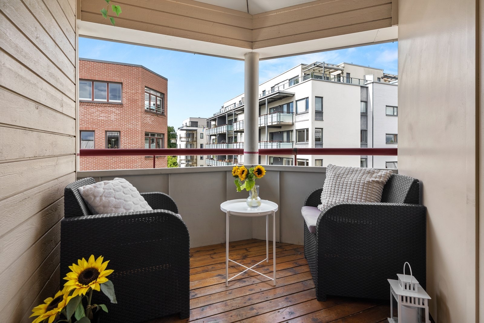 Leiligheten har virkelig alt. Nærhet til sentrum, solrik terrasse, heis og en felles takterrasse Galleribilde