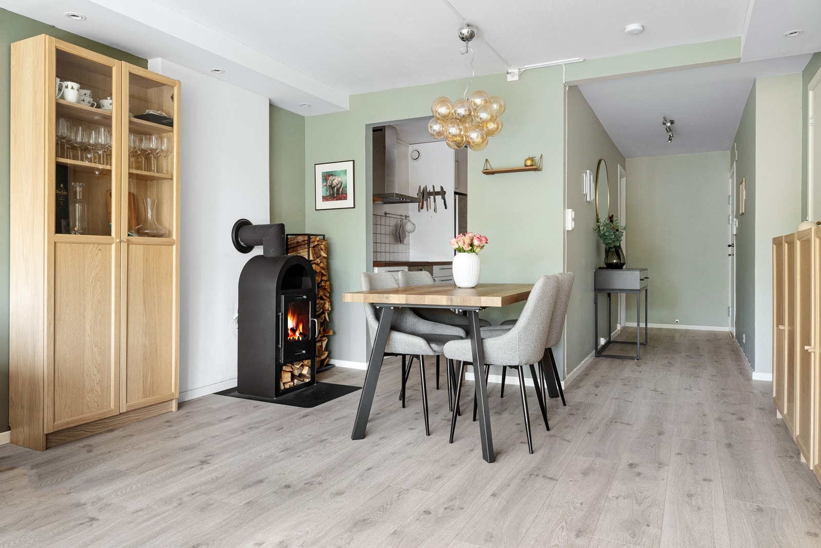 God plass til stort spisebord. Galleribilde