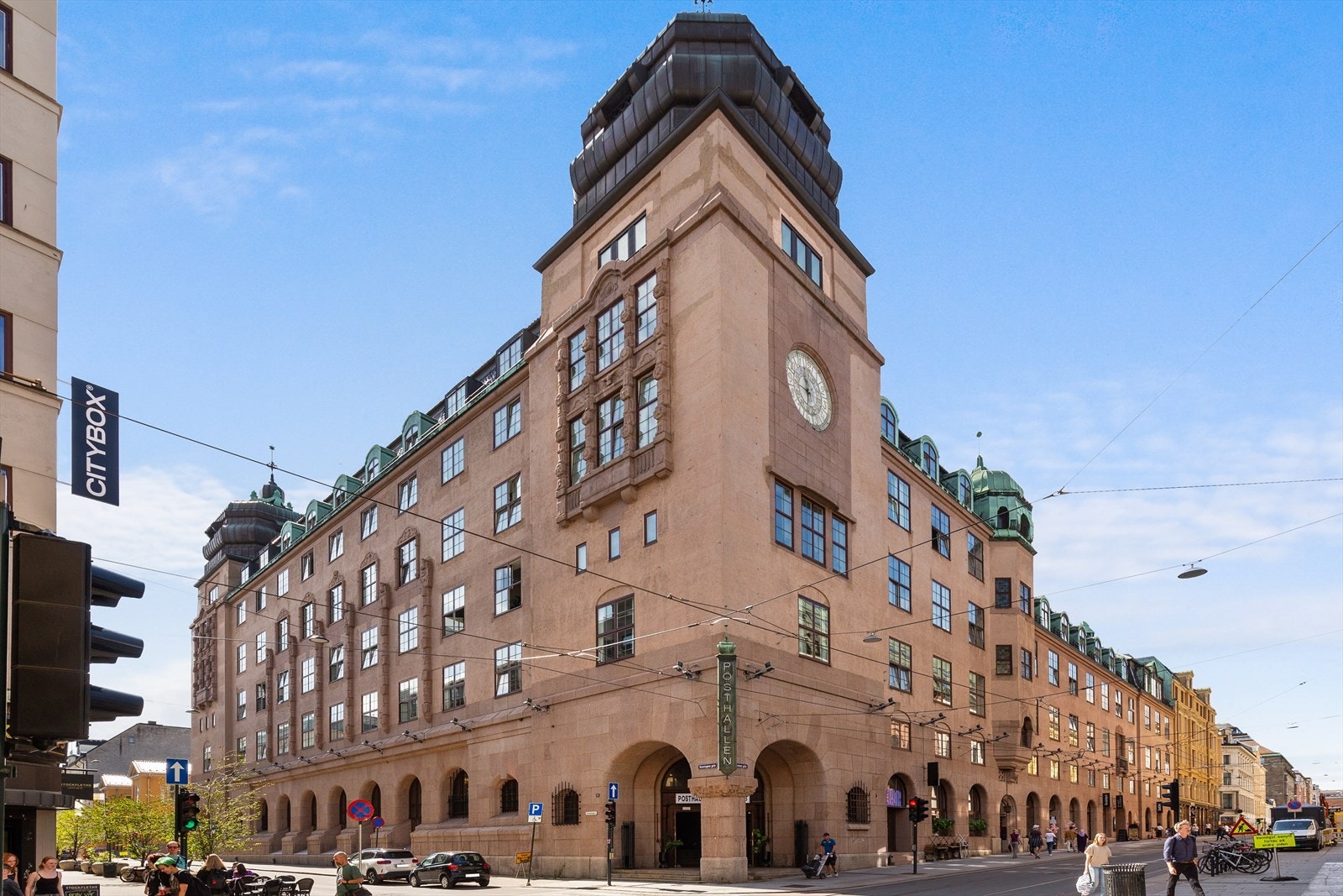 Prinsens gate 8 er en sentrumsnær toppleilighet over to plan med usjenert beliggenhet. Galleribilde