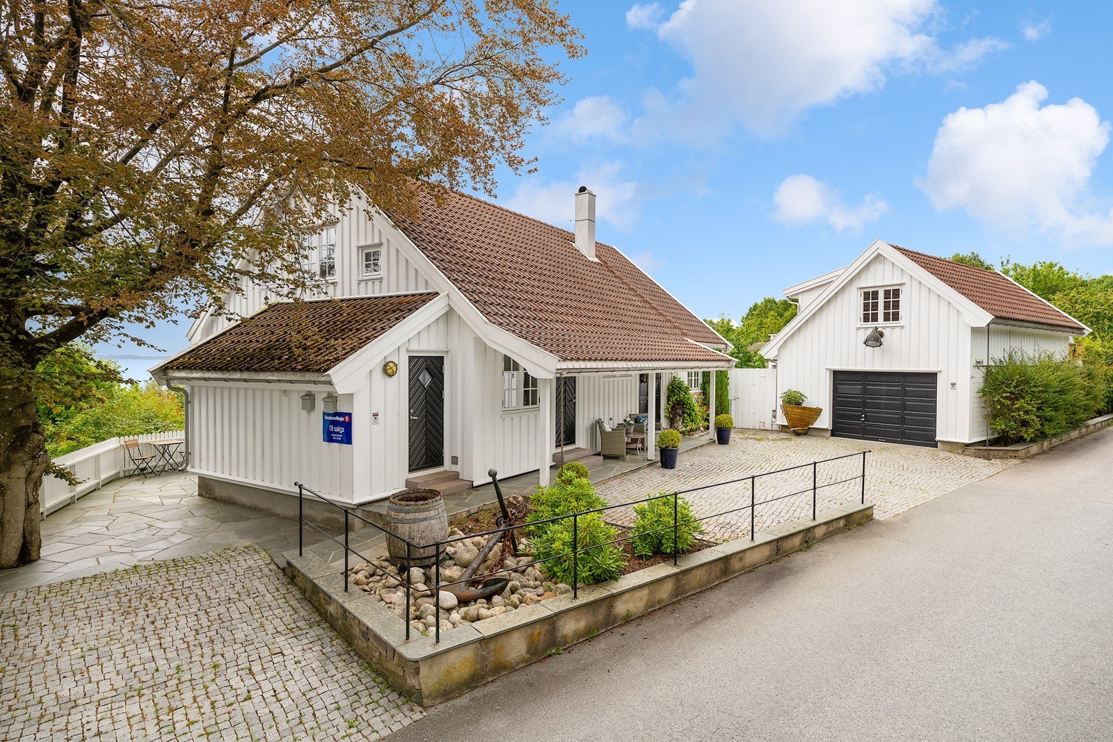En sjarmerende, velholdt og meget flott enebolig med nydelig sjøutsikt! Galleribilde