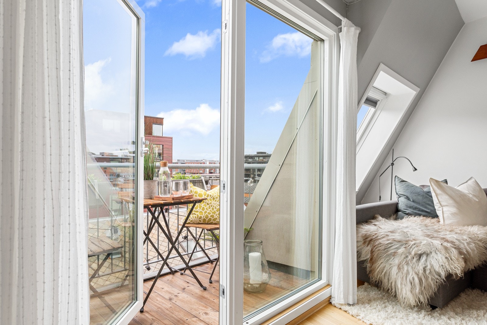 Fra stuen er det utgang til en herlig balkong med plass til utemøblement. Galleribilde