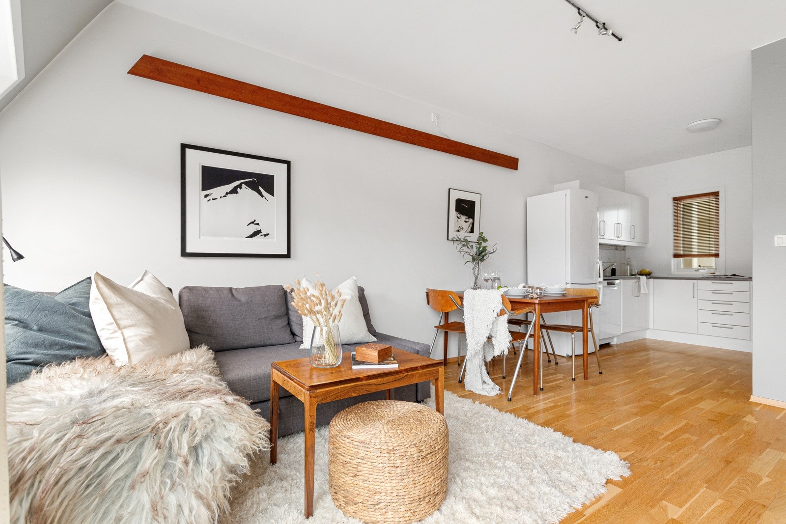 Stue og kjøkken har en åpen løsning. Galleribilde