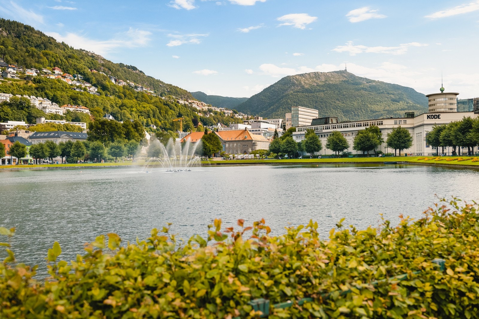 Bergen by frister med flere flotte spisesteder, museer, kino, teater og mye mer. Galleribilde