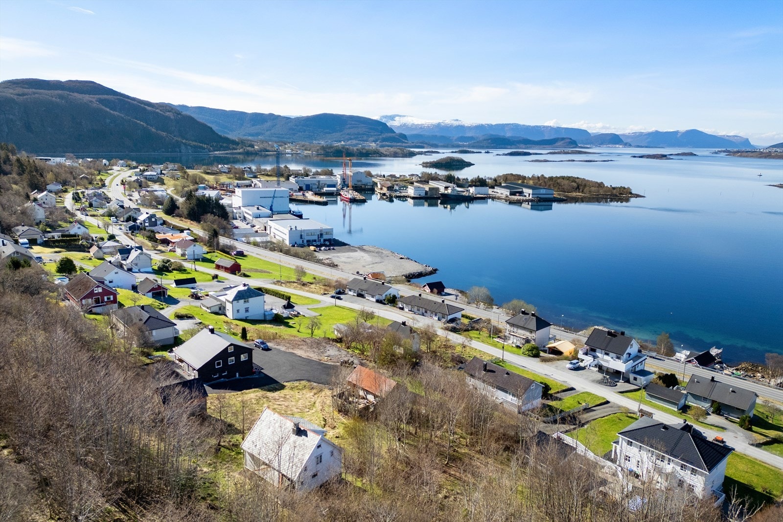 Eiendommen er innholdsrik og ligger i et sentralt og barnevennlig område i Søvika. Galleribilde