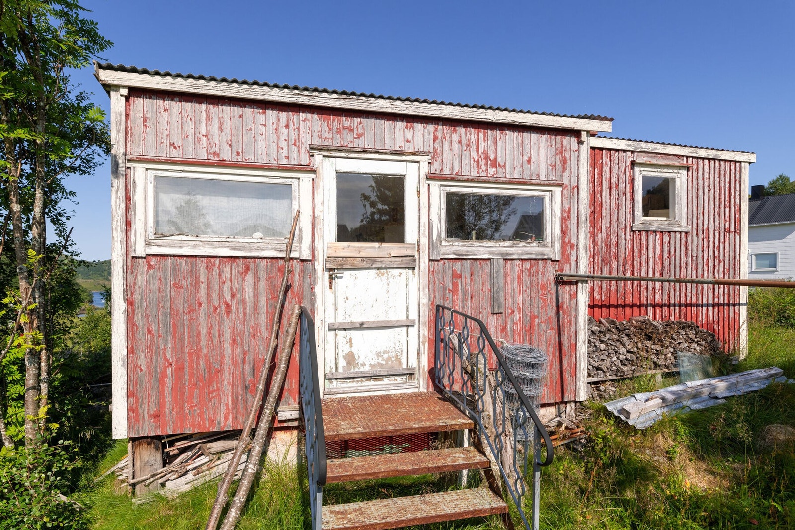 Tilhørende eldre uthus på ca. 21 kvm. Galleribilde