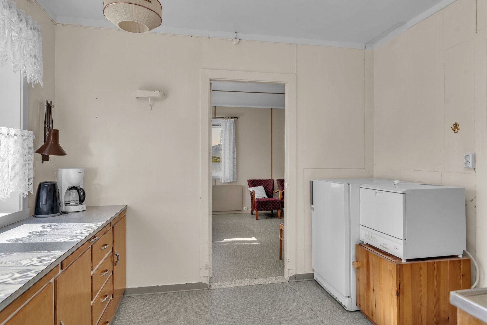 Kjøkkenet leder deg videre inn til stuen. Galleribilde