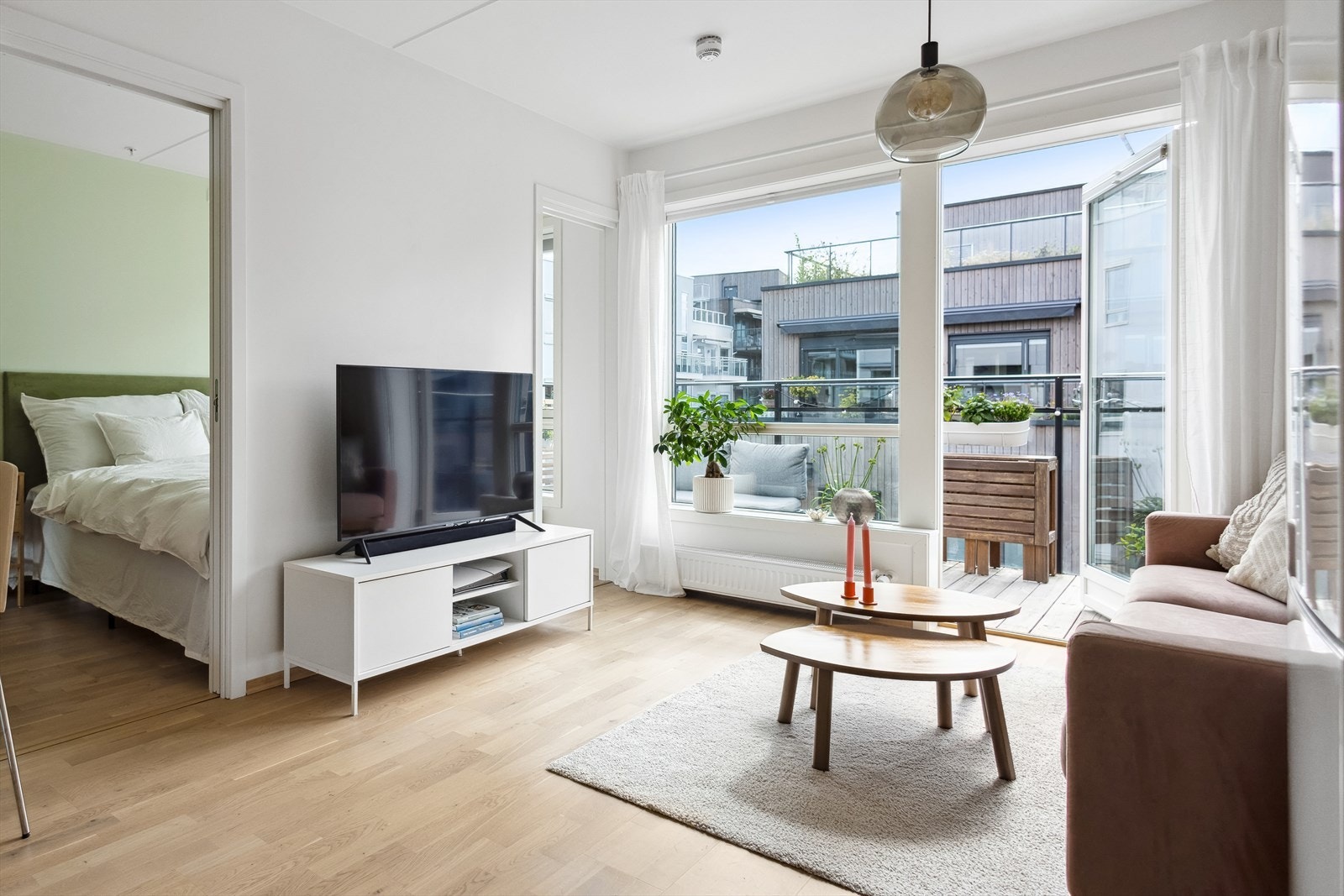 Stuen har en møbleringsvennlig utforming med plass til både sofa, salongbord m.m. Galleribilde