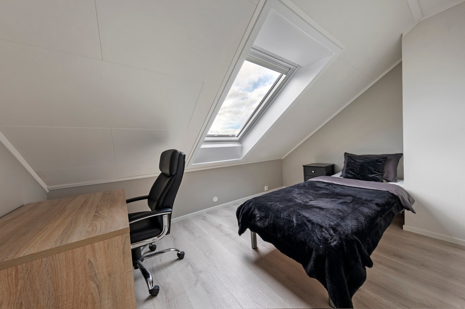 Soverom på loft. Galleribilde