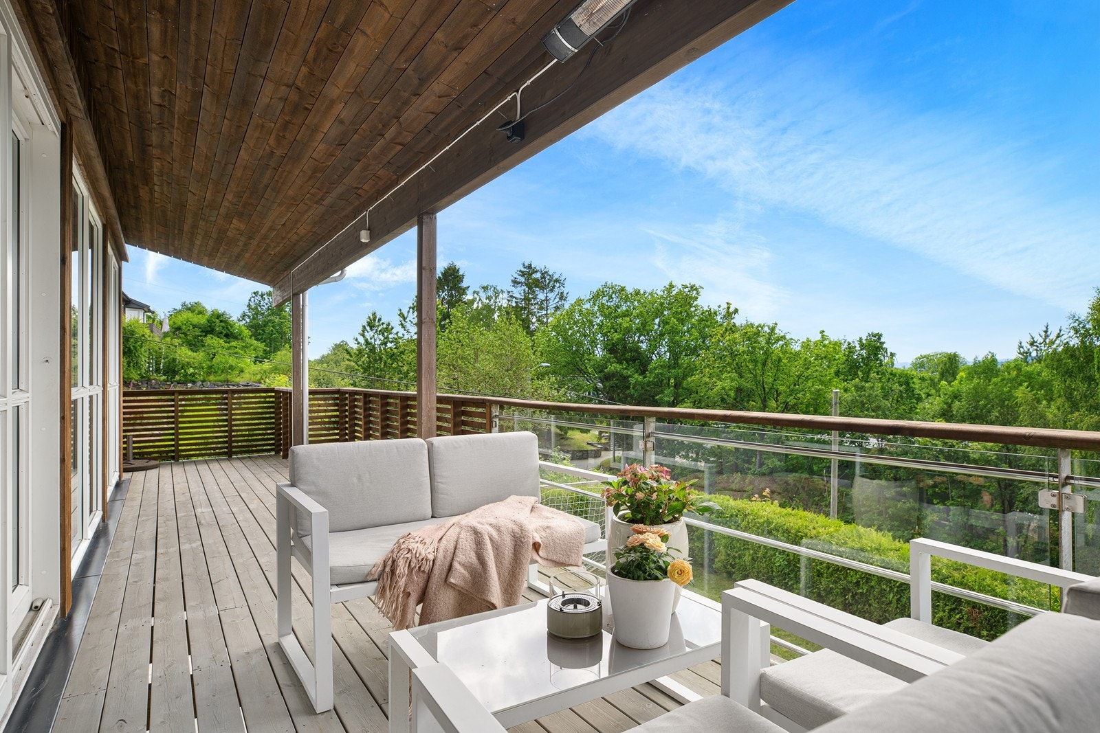 Perfekt for å nyte utendørs måltider eller solrike dager Galleribilde