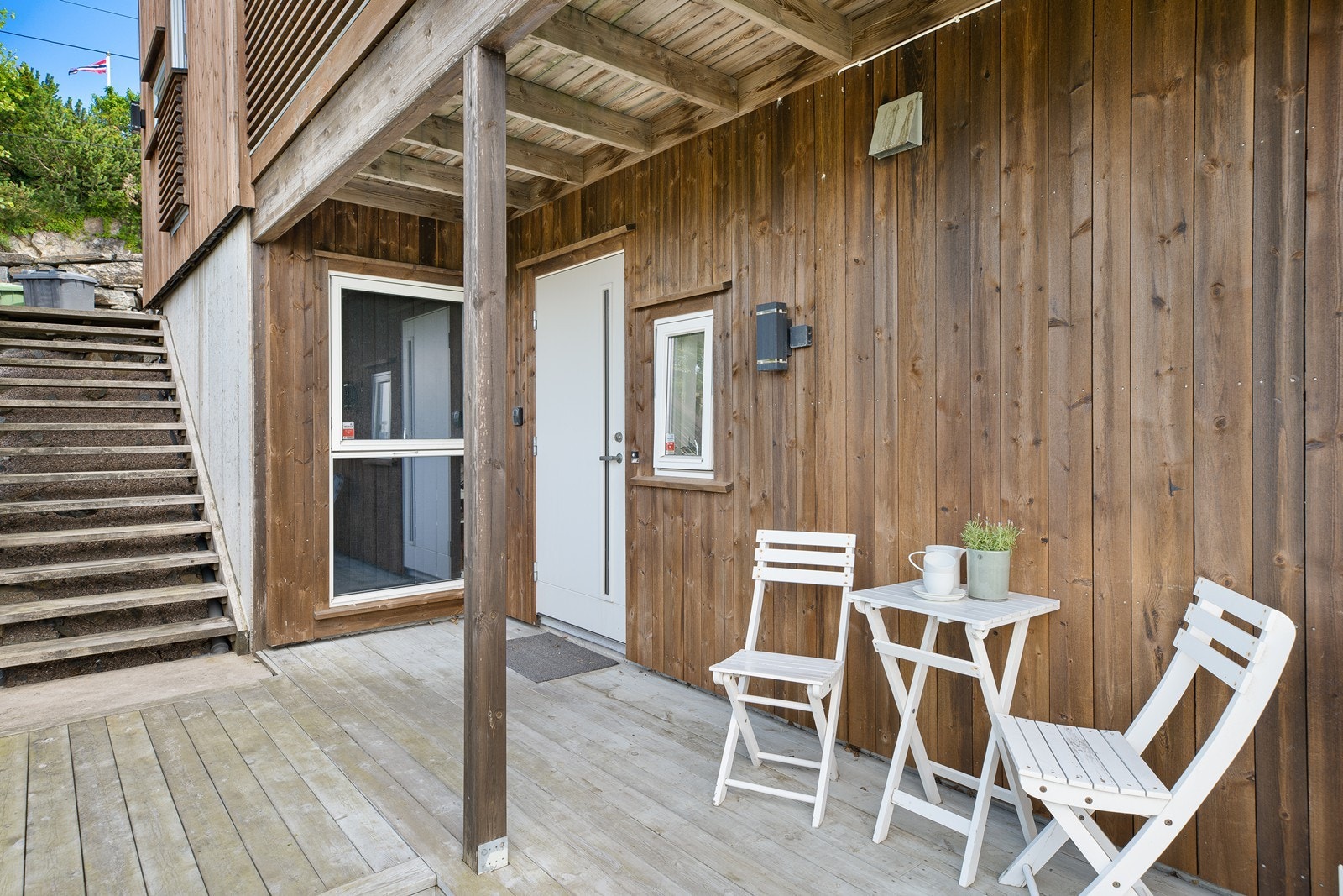 Direkte utgang til terrasse utenfor hybel Galleribilde