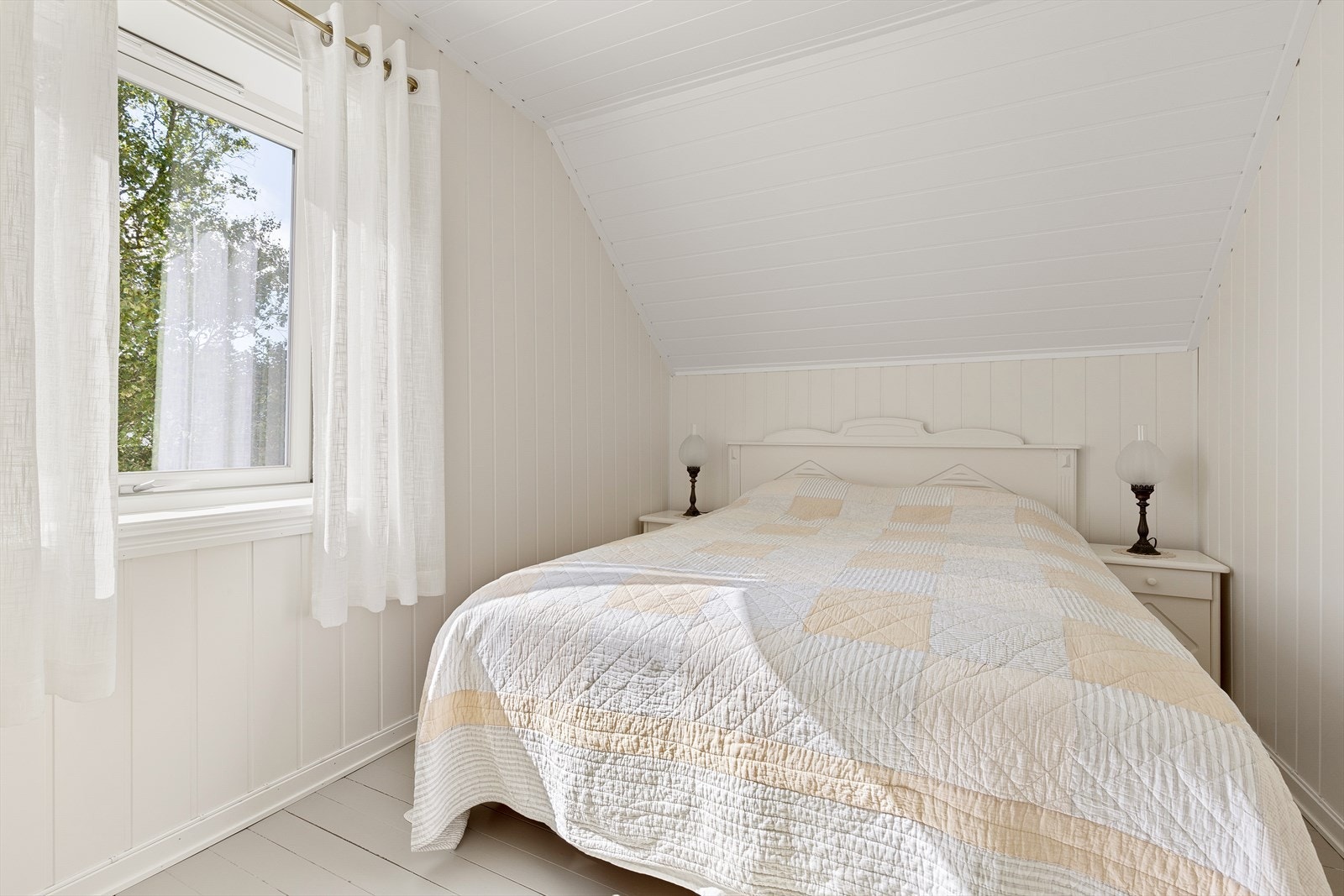 Eneboligen har fire soverom, alle i andre etasje. Galleribilde