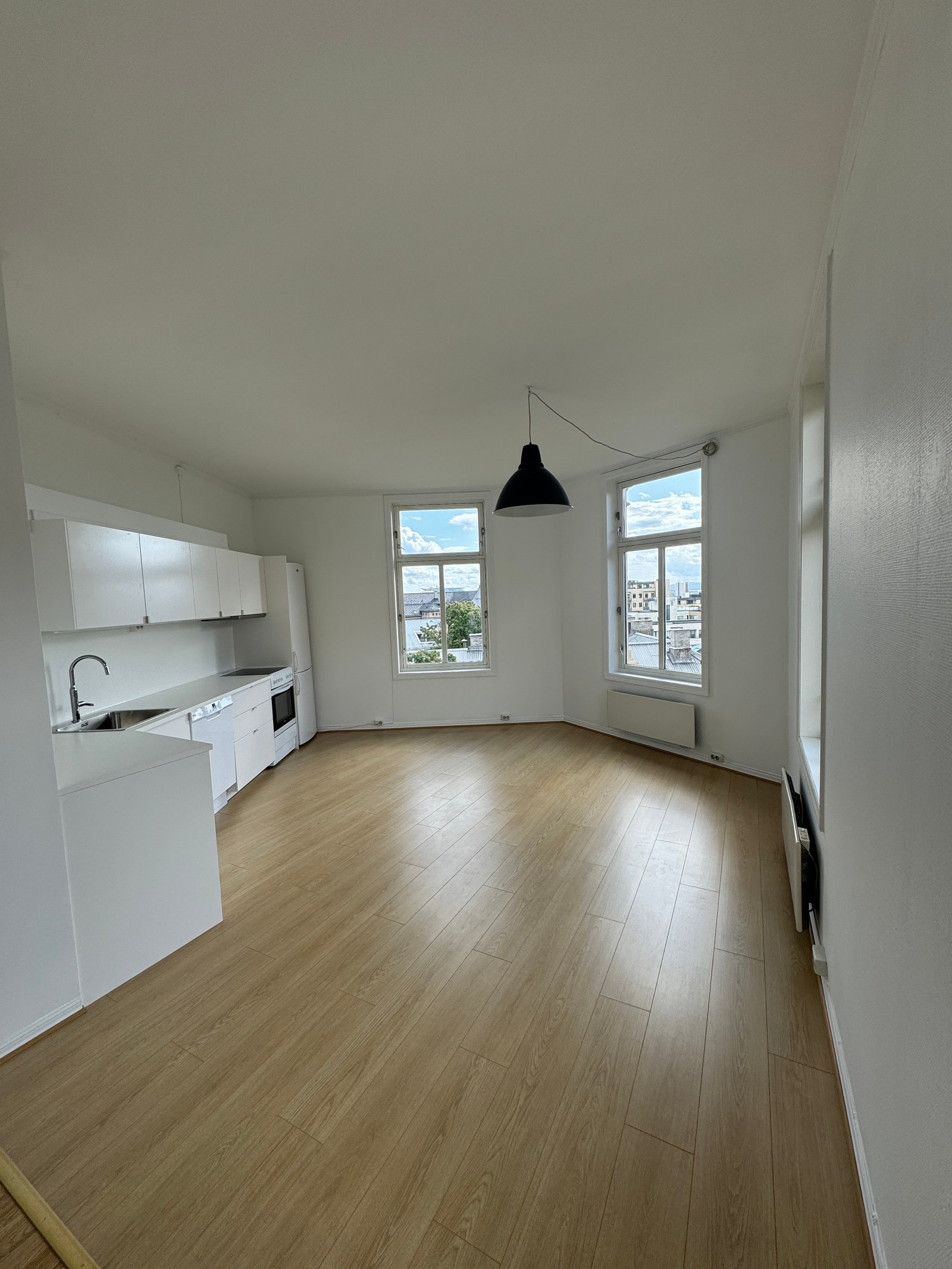 Stue med åpent kjøkkenløsning Galleribilde