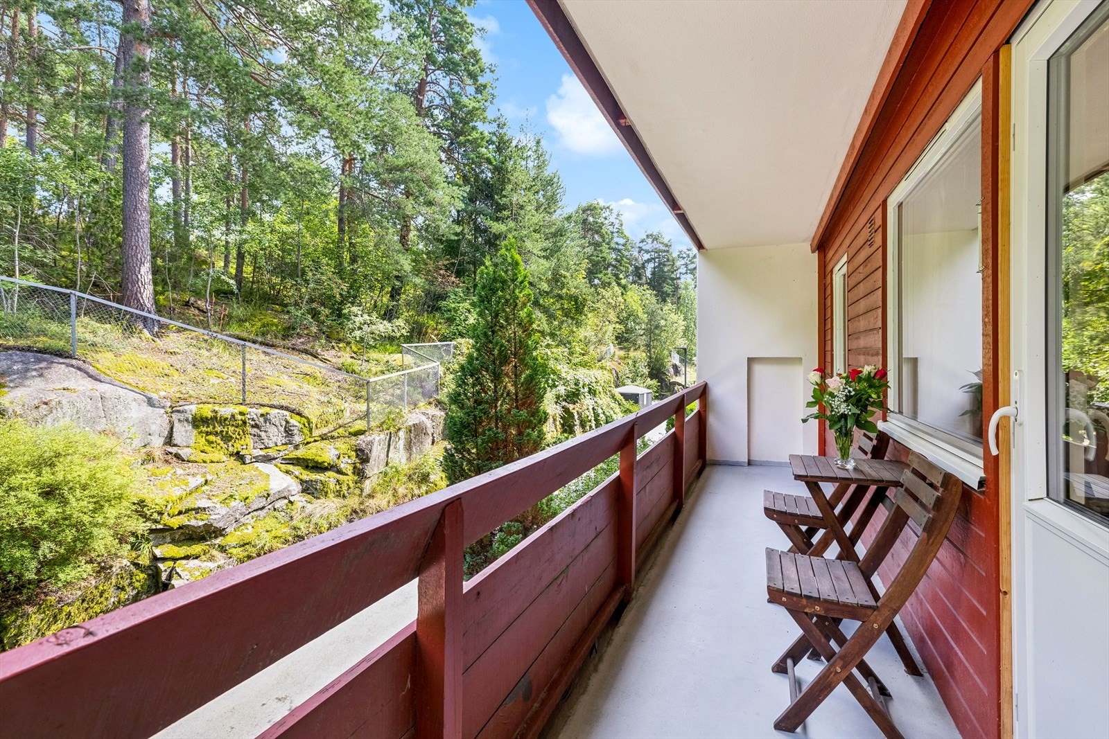 Fra her er det også utgang til en østvendt balkong på ca. 9 m². Galleribilde