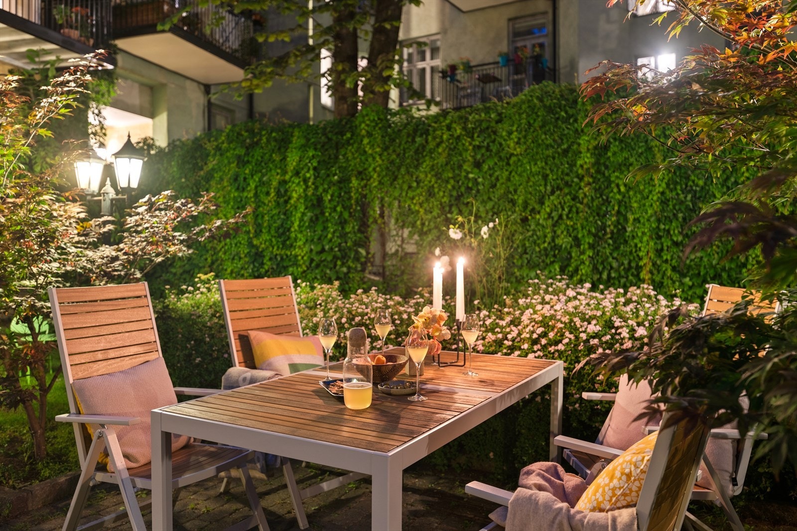 "Borrettslaget har få leiligheter og et godt samhold. Her hjelper vi hverandre med lån av verktøy eller vanne blomster når vi ikke er hjemme." - selger Galleribilde