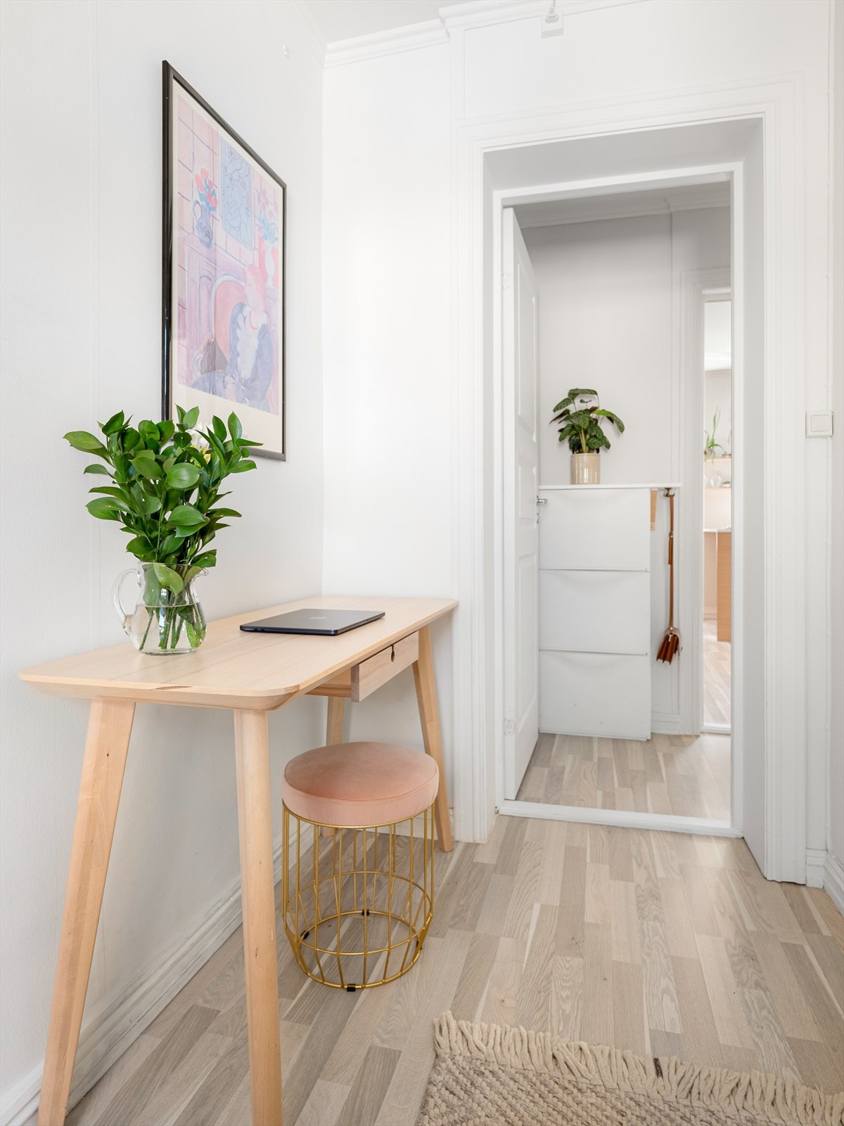 Praktisk hjemmekontor. Galleribilde