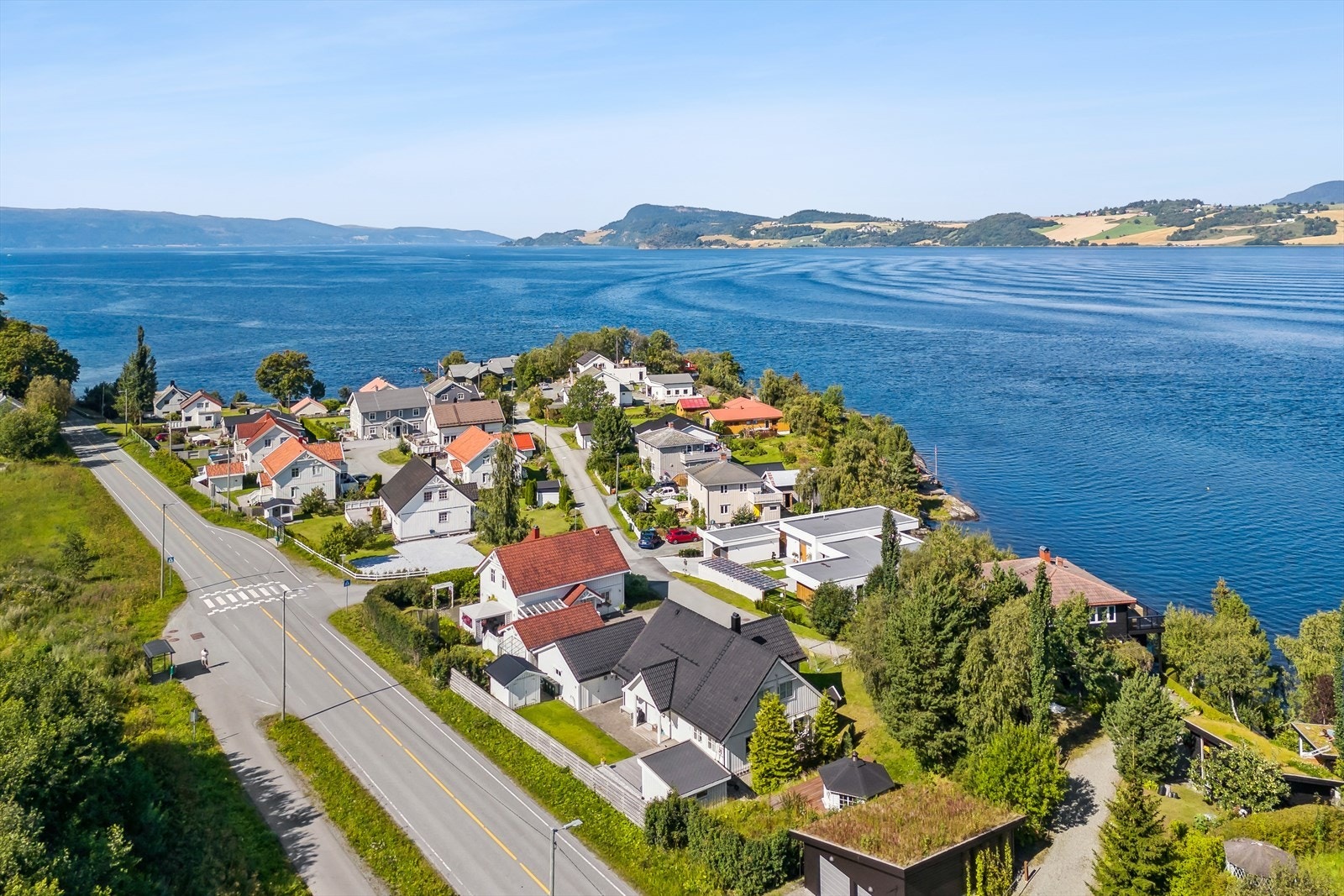 Det er busstopp over veien for boligen, noe som er ypperlig om man jobber i Trondheims- eller Orkdalsregionen. Galleribilde