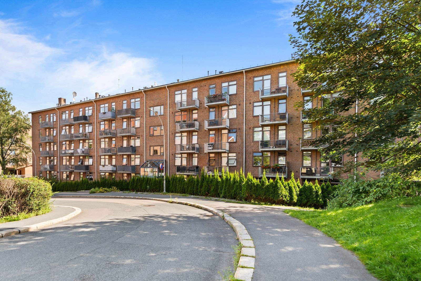 Det er kort vei både til Storo Storsenter, yrende folkeliv på Grünerløkka, eller travle Majorstuen. Galleribilde