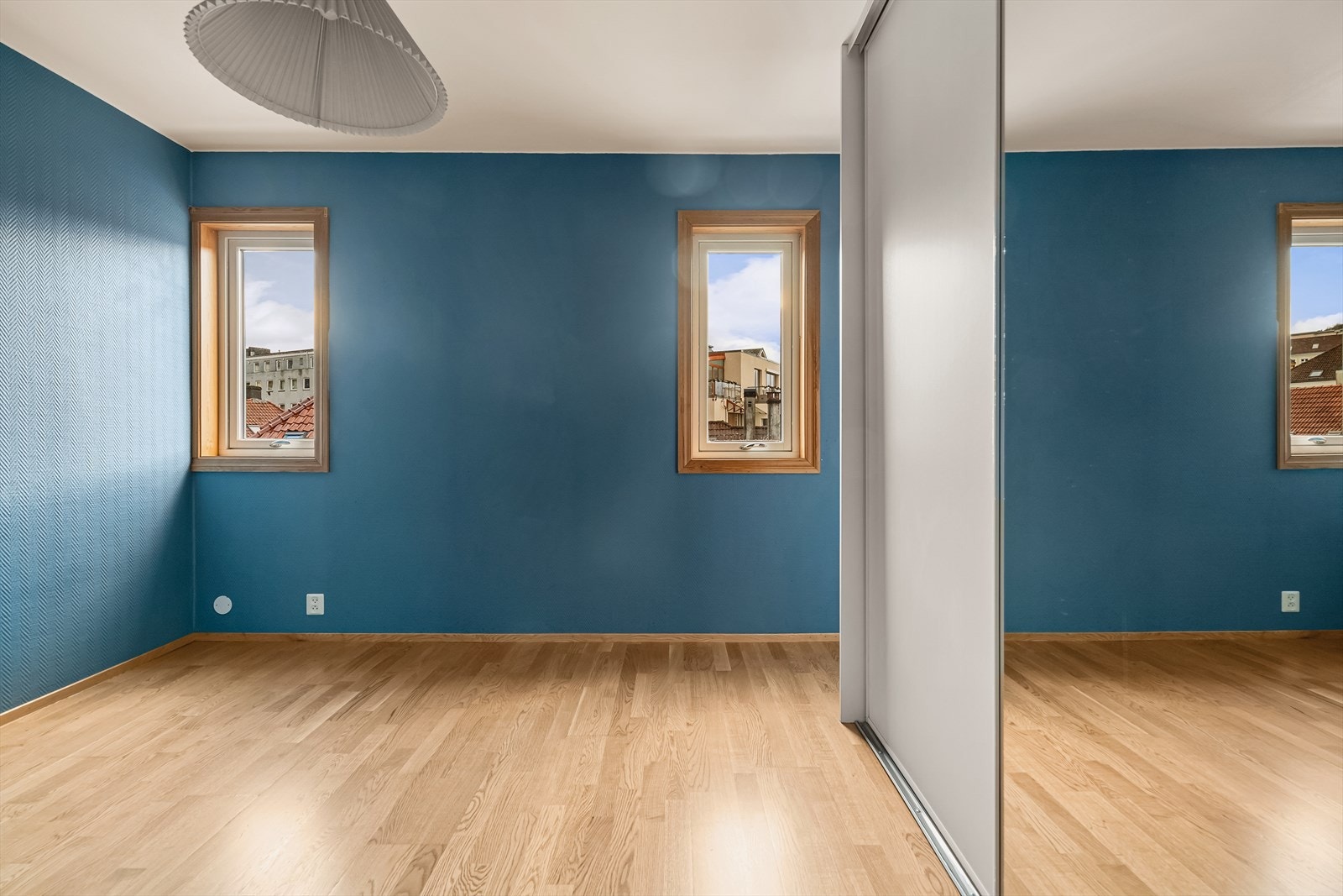 Garderobeskap på soverom Galleribilde