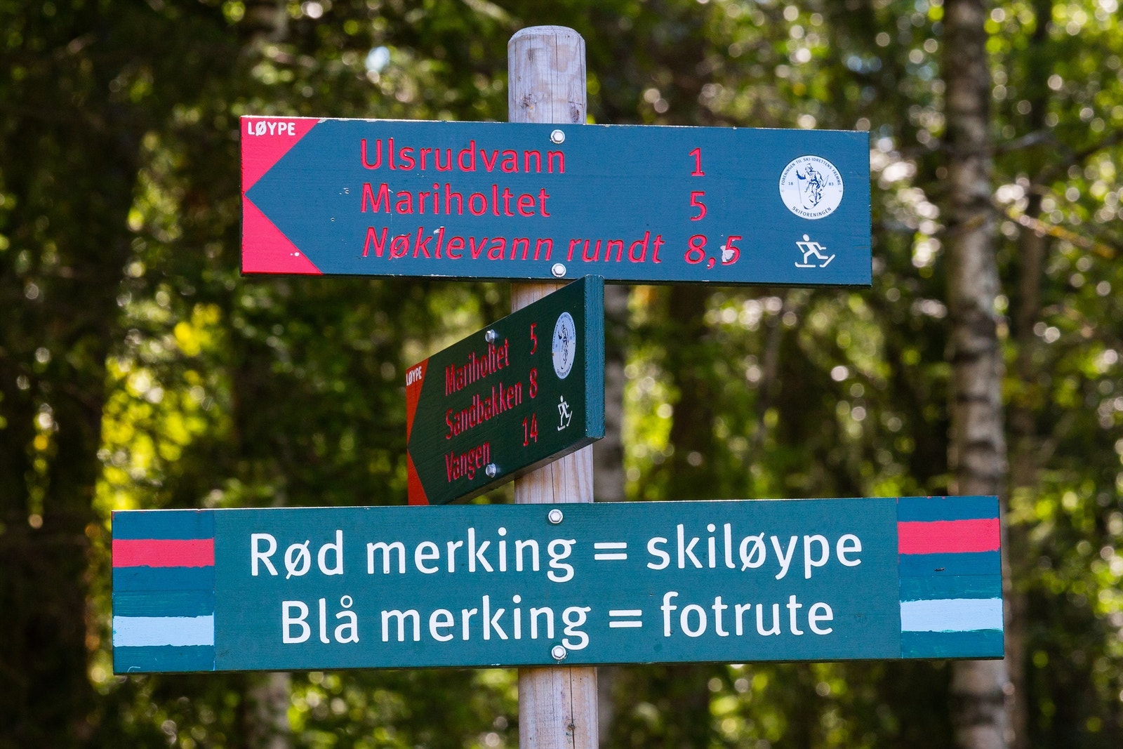 Ca. 10 min. å gå til Nøklevann med flott badeplass, eller det vakre naturreservatet Østensjøvannet. Ca. 15 min. til Ulsrudvannet med Oslos varmeste badevann. Galleribilde