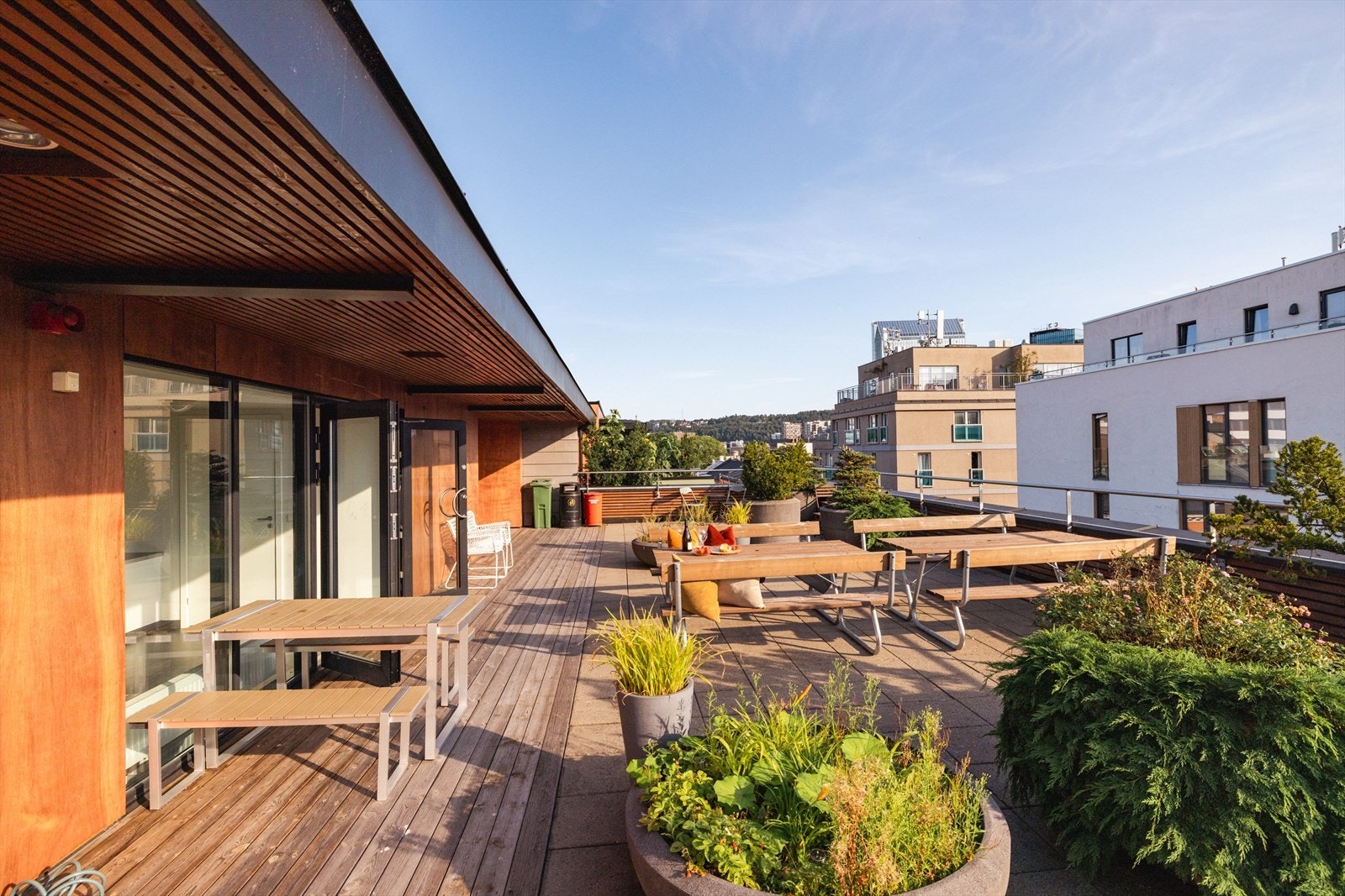 Herlig felles takterrasse hvor du kan invitere venner og familie på selskap! Galleribilde