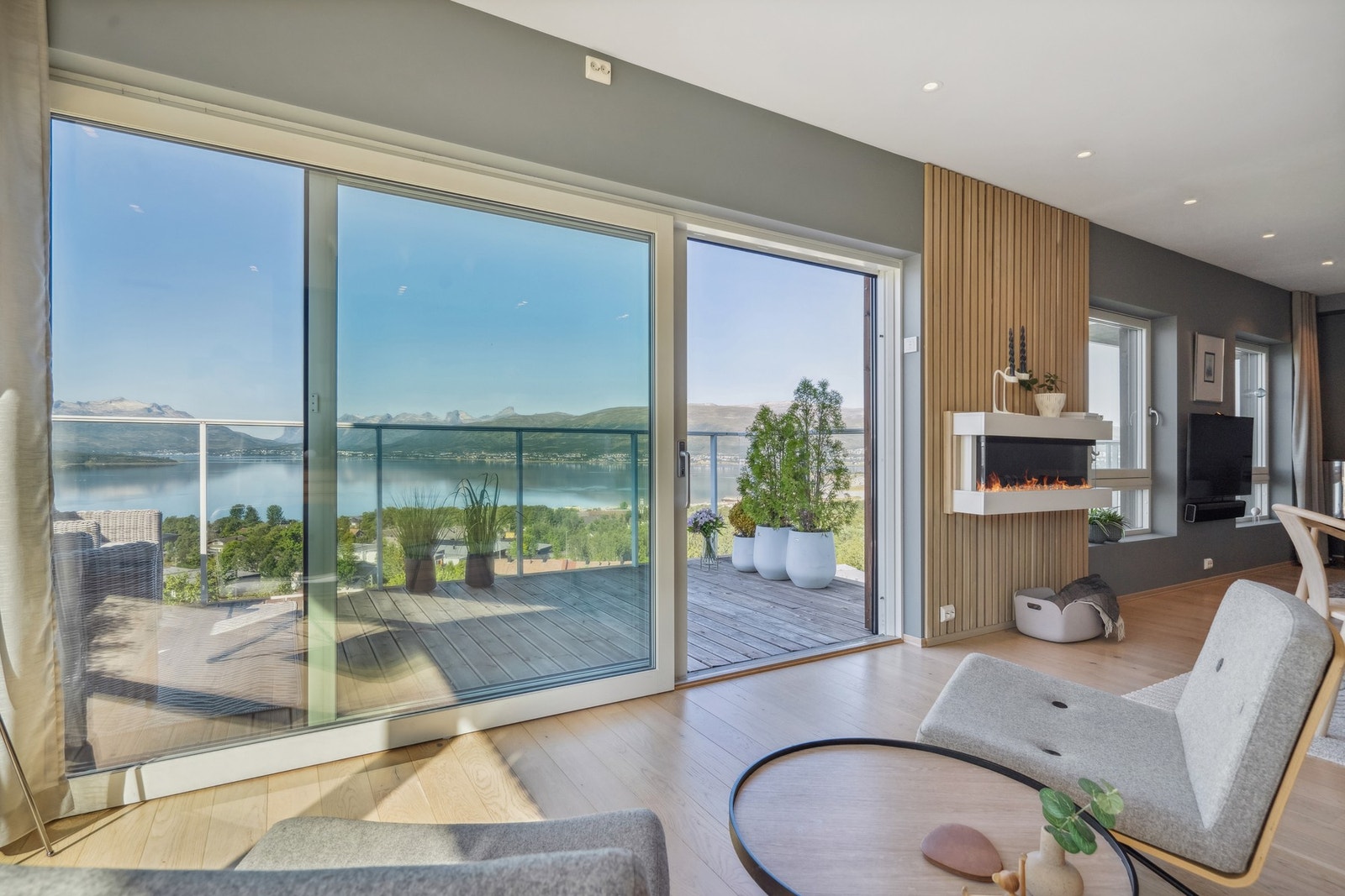 Utgang til veranda i front Galleribilde