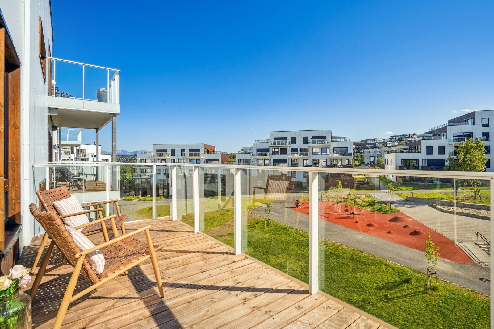 Veranda med morgensol med adkomst fra hovedsoverom Galleribilde