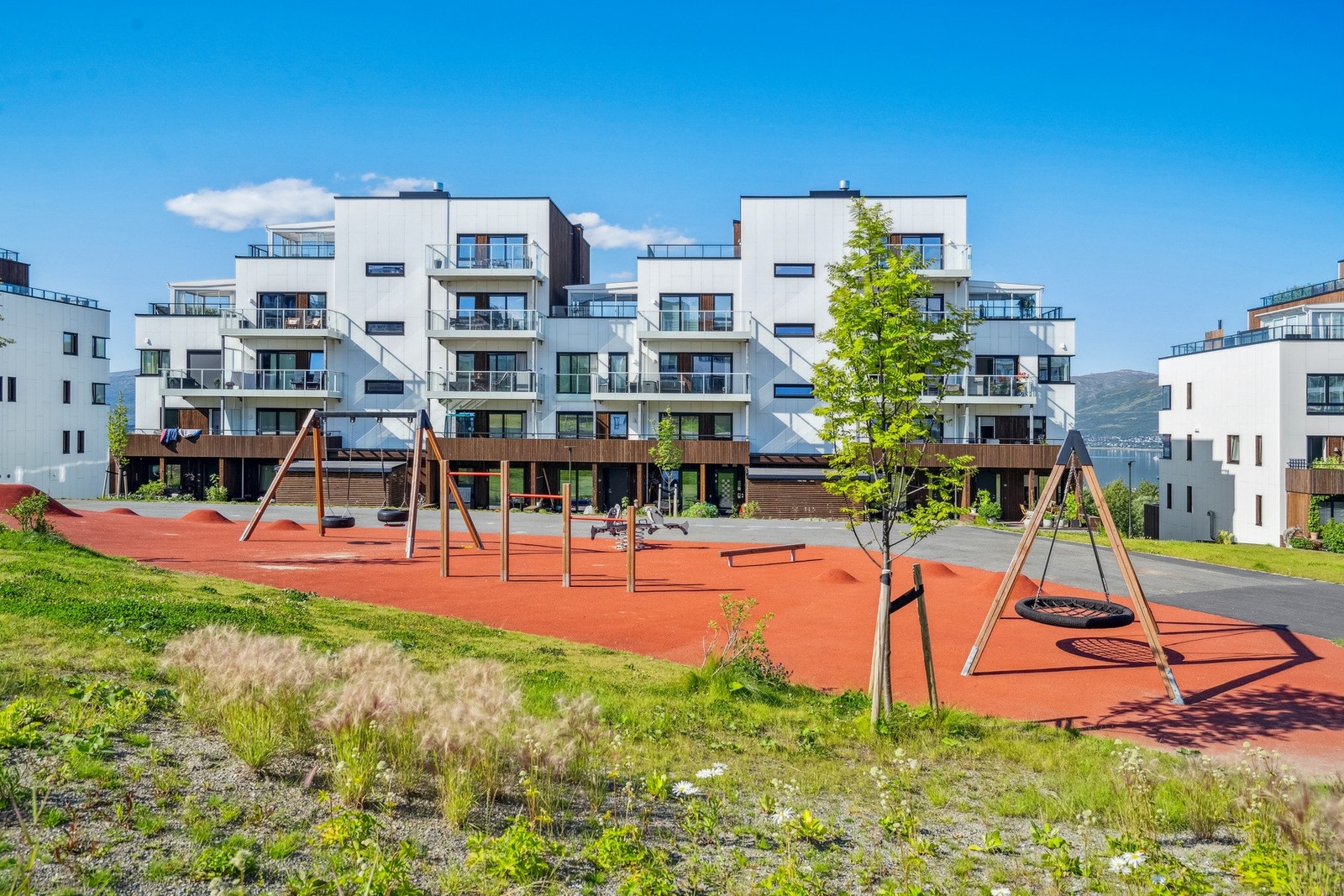 Kort vei til skole, barenhage, turområder og Langnes handelssted Galleribilde