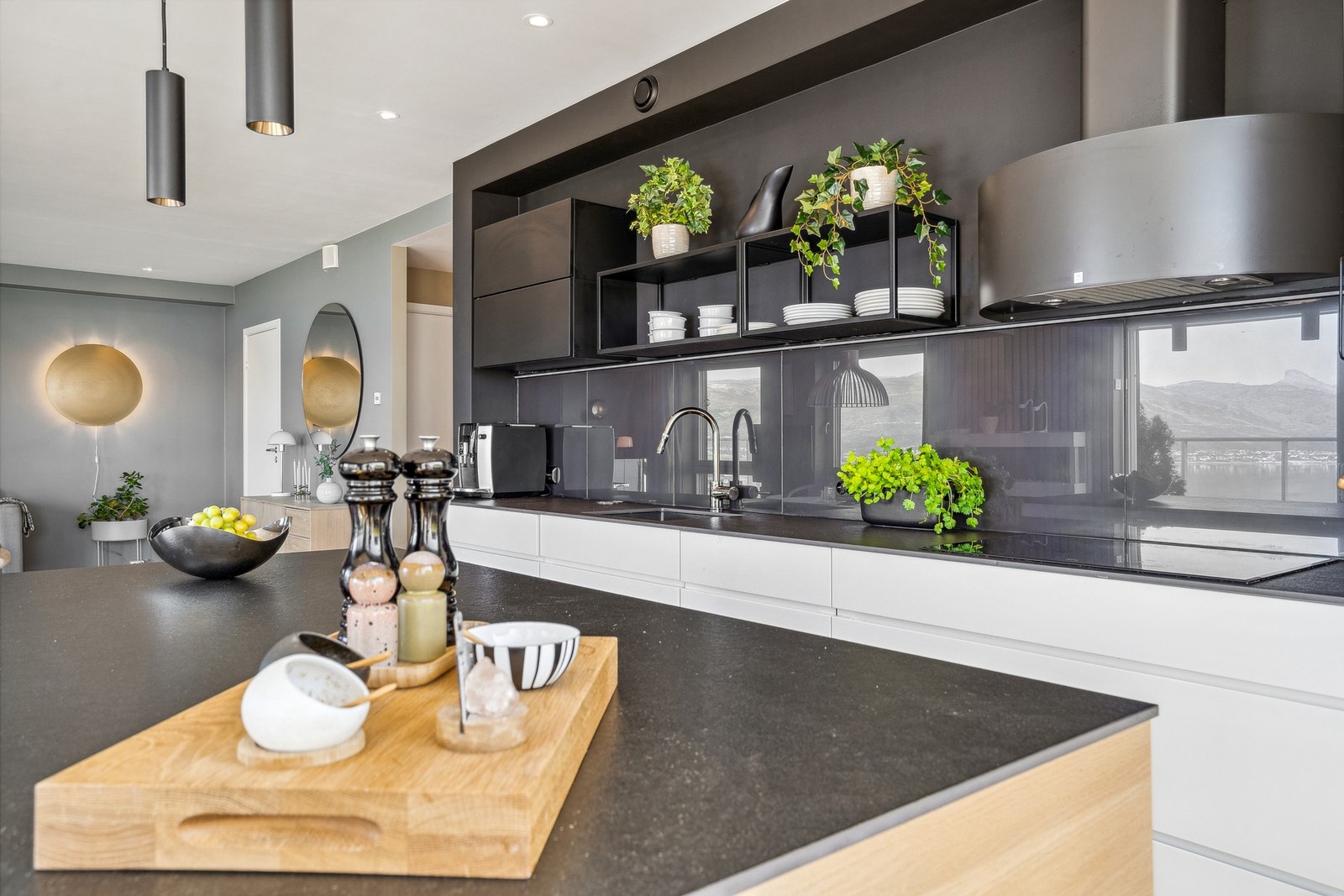 Mye plass til god matlaging for familie og venner Galleribilde