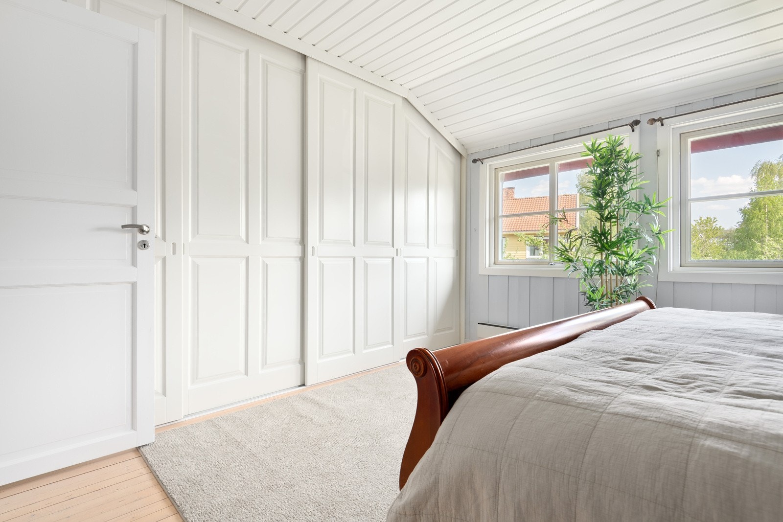 Ved behov er det muligheter for å etablere et ytterligere soverom ved å sette opp en lettvegg på soverommet. Galleribilde