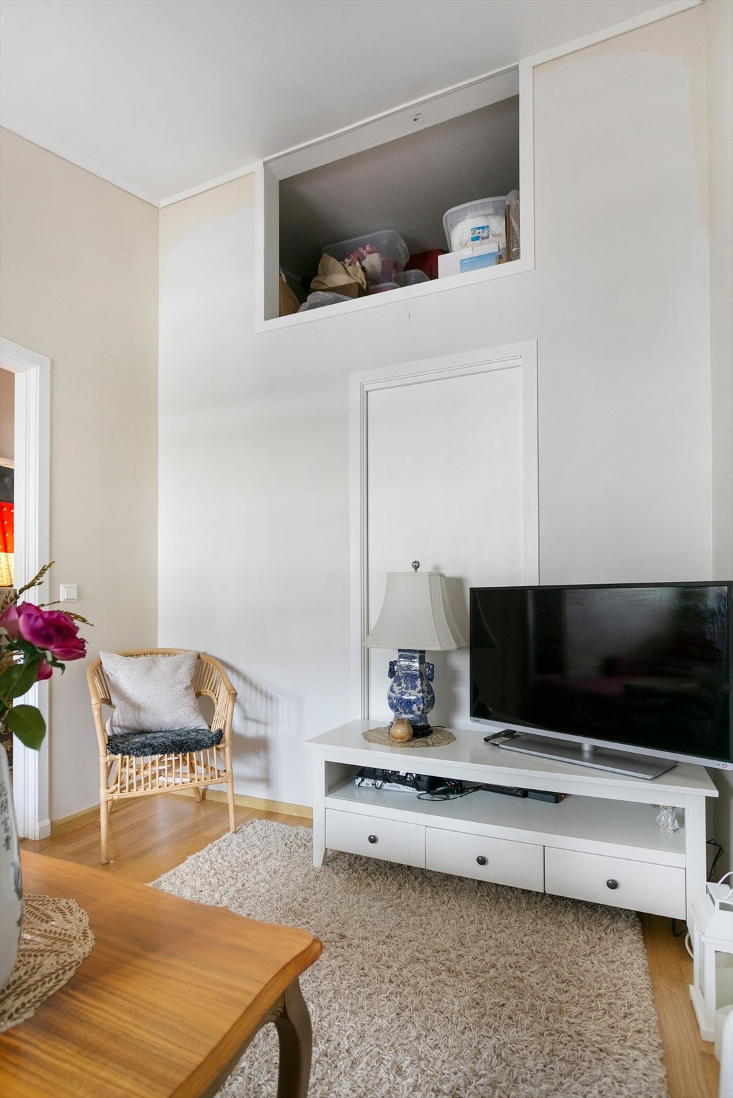 Soverom 2 er her innredet som TV-stue, og har hems med svært god oppbevaringsplass. Galleribilde