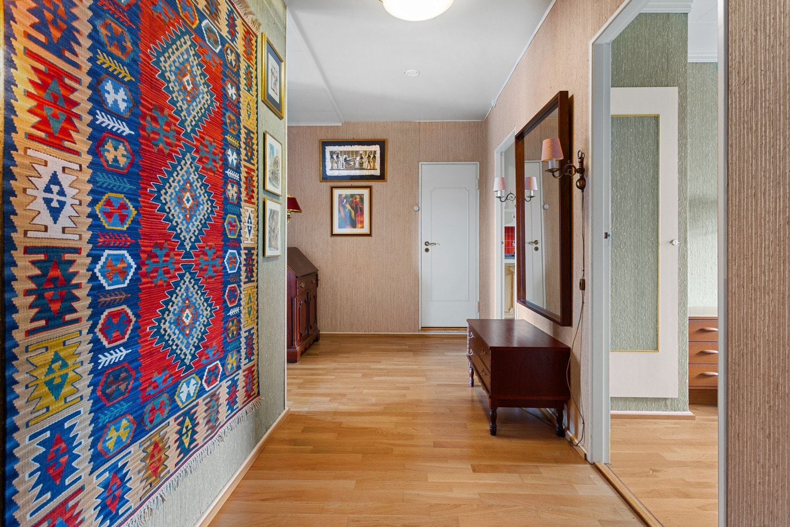 Velkommen inn! Her er det bare å benytte kreativiteten din og utforme din helt egen drømmeleilighet. Galleribilde