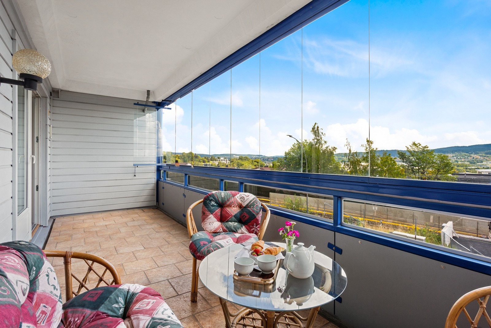 Velkommen til Hubroveien 2D! En attraktiv 3-roms leilighet med et særdeles stort poensiale og et godt utgangspunkt. Galleribilde