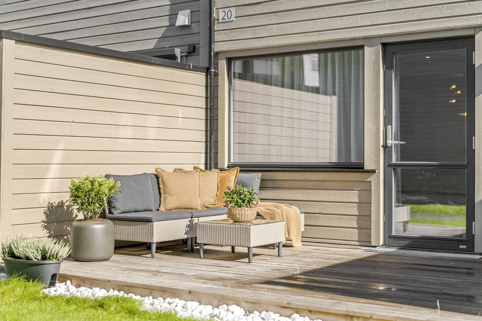 Dette er en innholdsrik rekkehusleilighet med en super beliggenhet på Hektneråsen! Galleribilde