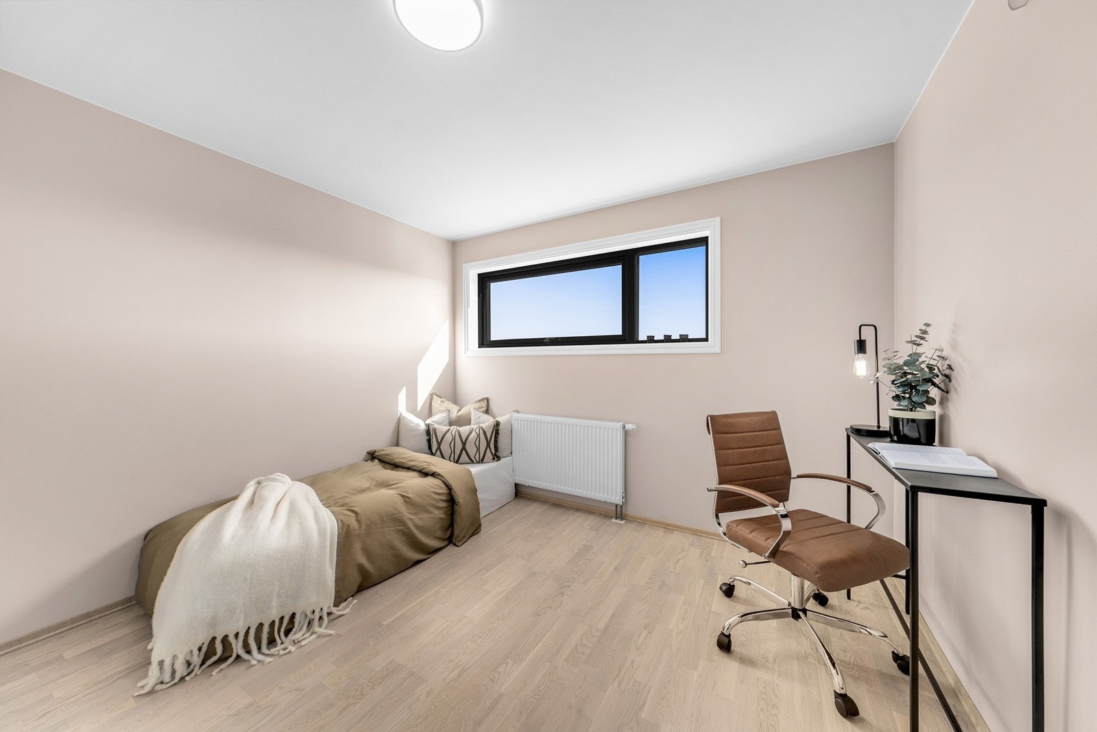 De øvrige soverommene passer ypperlig som barnerom, gjesterom eller kontor - her er mulighetene mange! Galleribilde