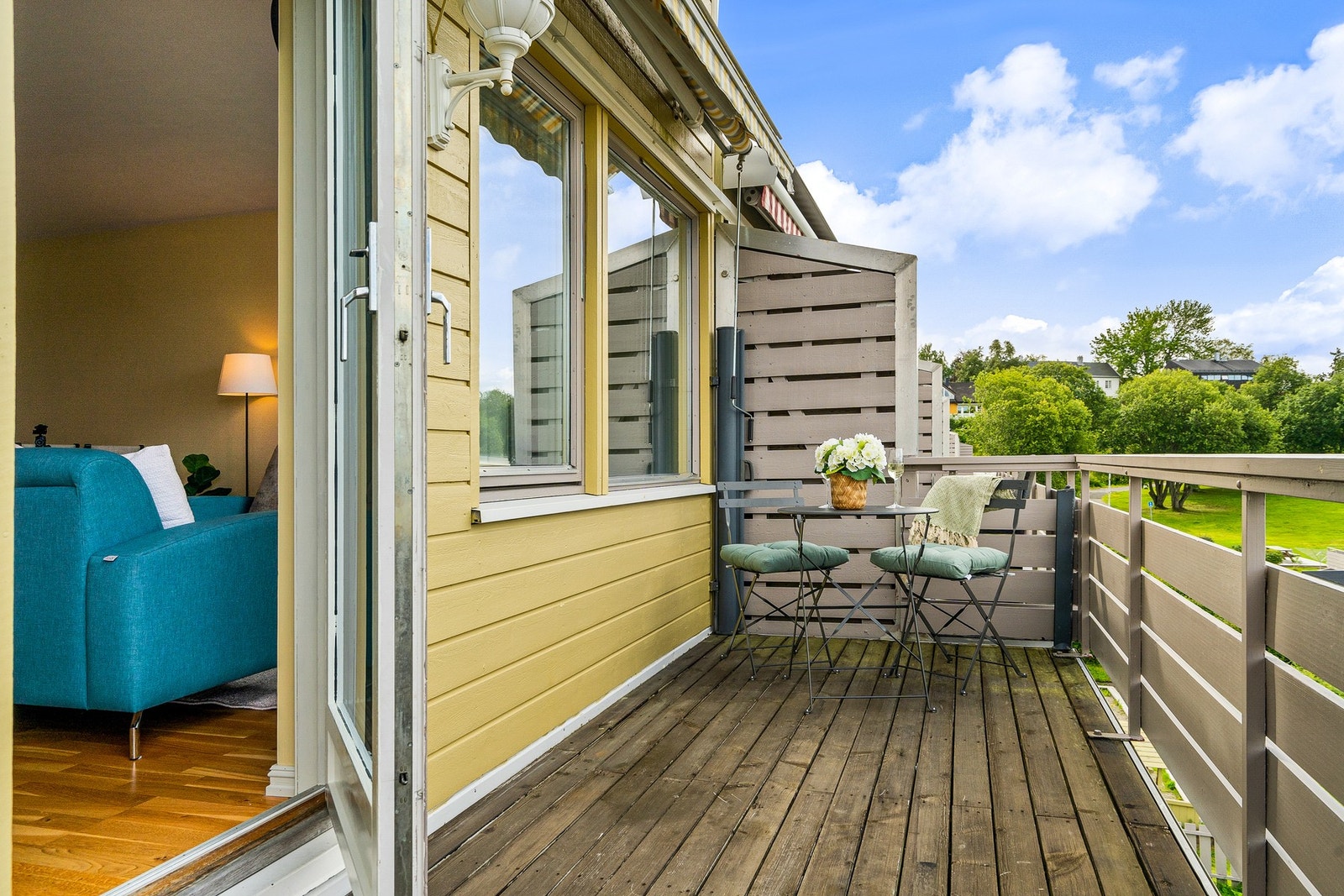 Balkongen er vestvendt, noe som gir leiligheten gode solforhold. Galleribilde