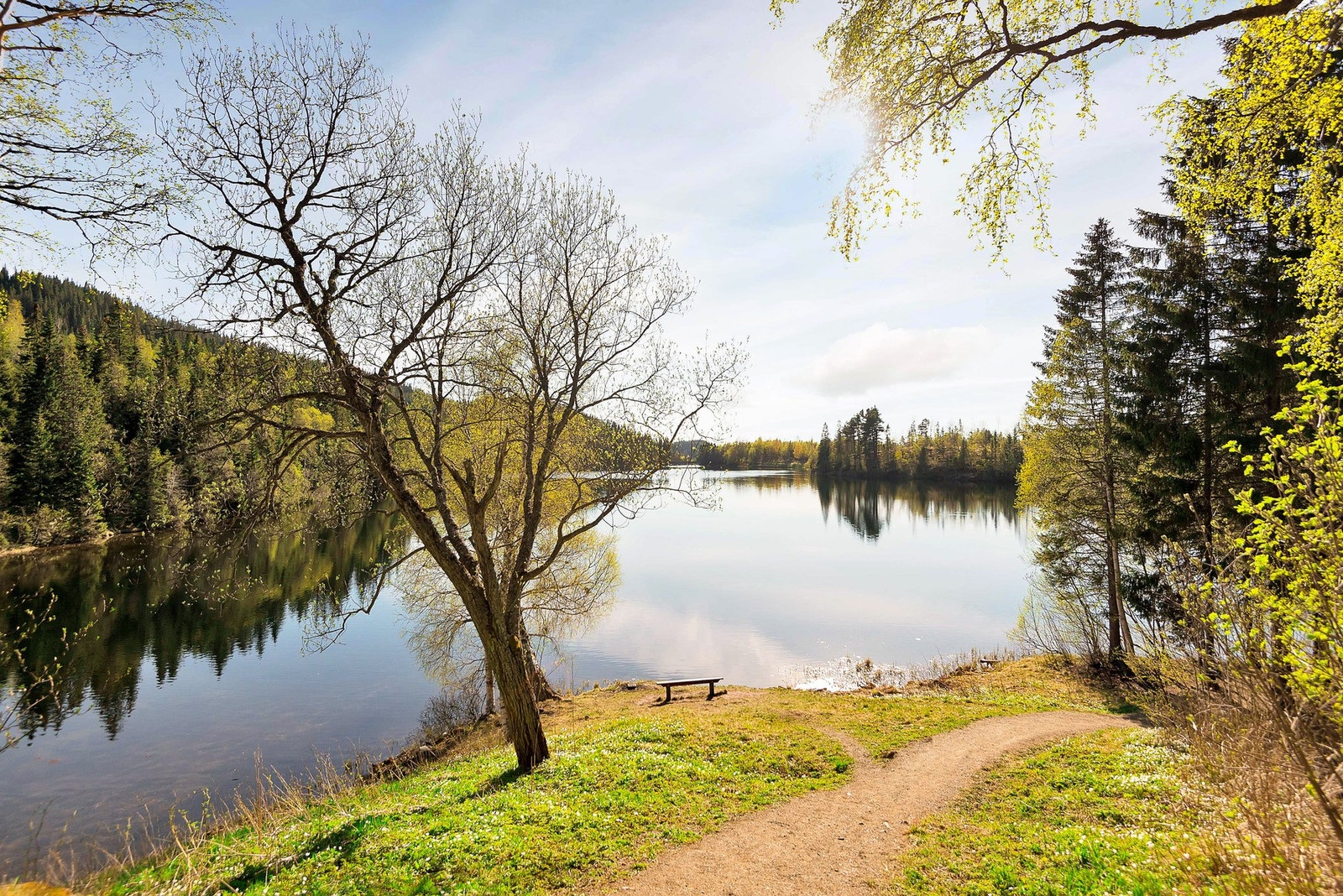 Boligen har en flott beliggenhet med umiddelbar nærhet til marka. Estenstadmarka byr på flotte muligheter både sommer og vinter. Galleribilde