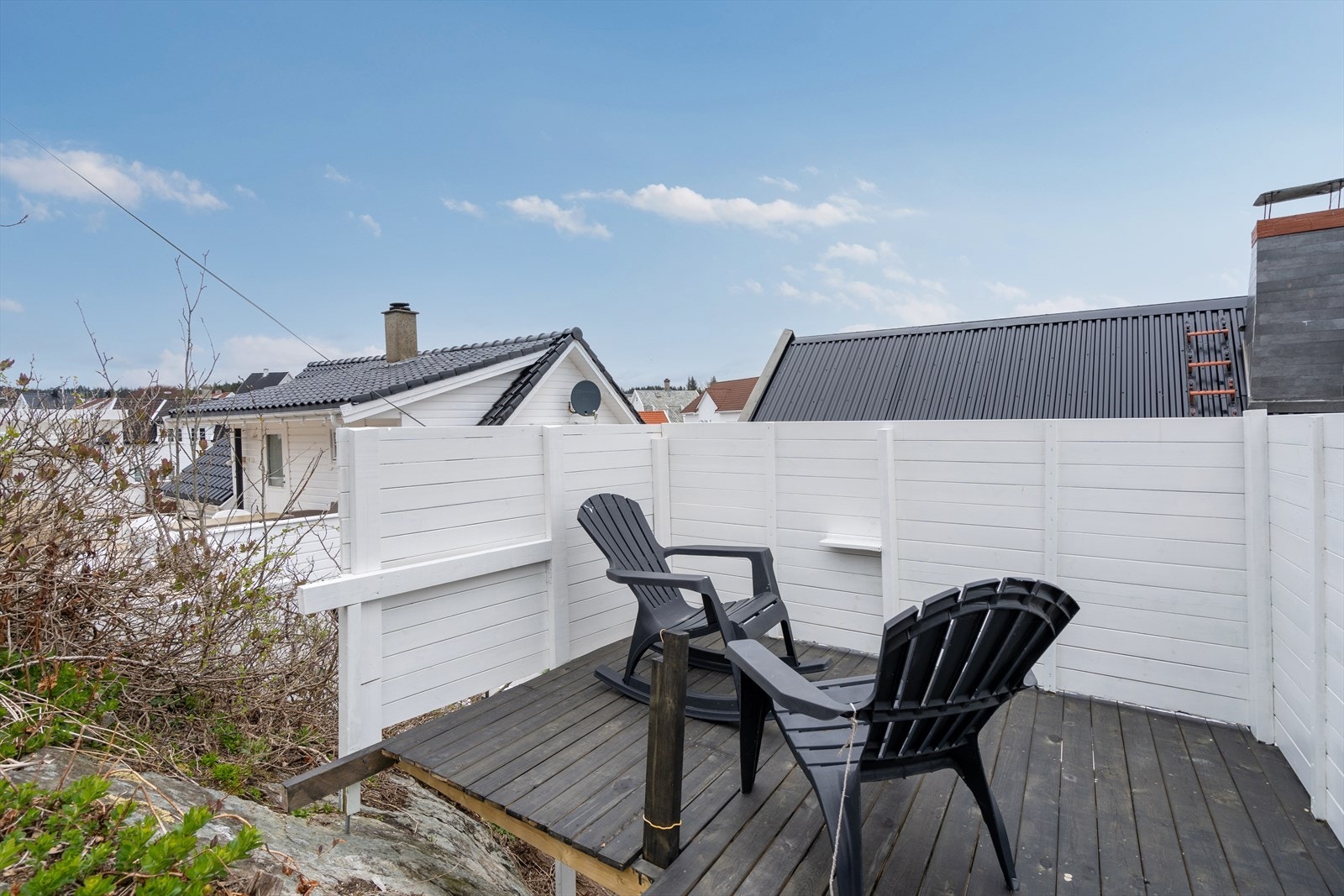 Satt opp terrasse på Nordsiden med gode solforhold. Galleribilde