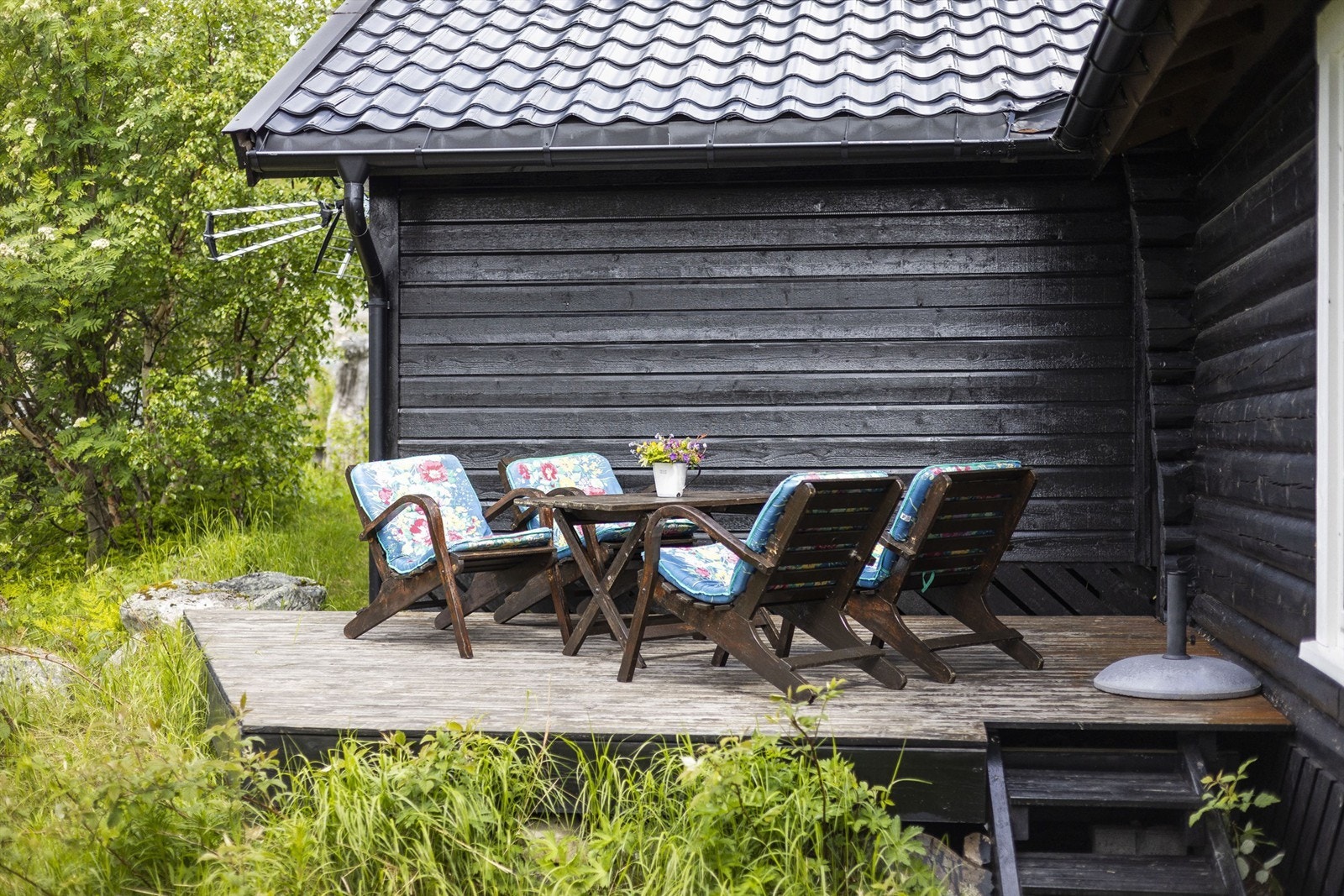 Solrike uteplasser hvor man også sitter skjermet for vær og vind Galleribilde