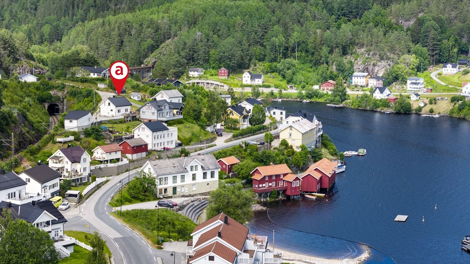 Det er et unikt område for bade- og båtliv, samt fine turmuligheter med småbåter og nydelige forhold for kano og kajakk. Galleribilde