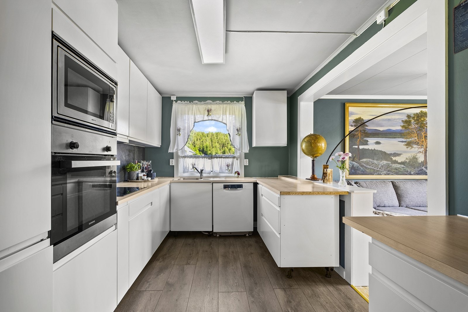 Sigdal kjøkken fra 2012 med slette fronter. Galleribilde