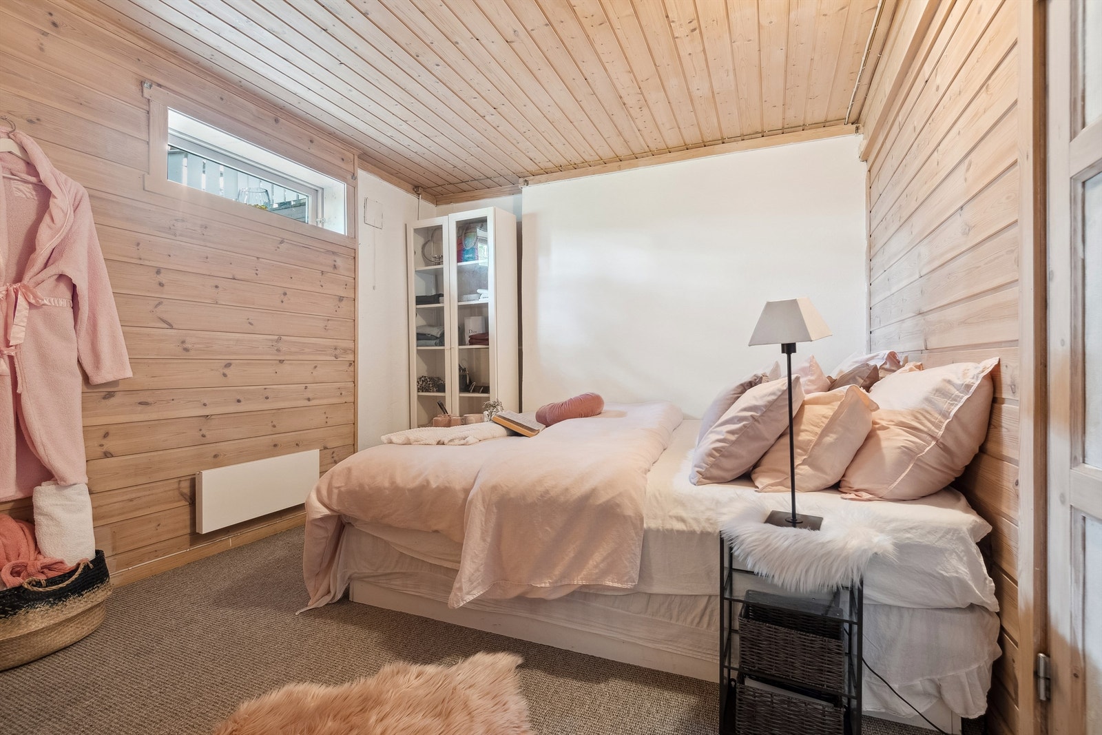 Soverom 1 i kjeller - mangelfulle lysforhold og ikke etablert rømningsvei Galleribilde